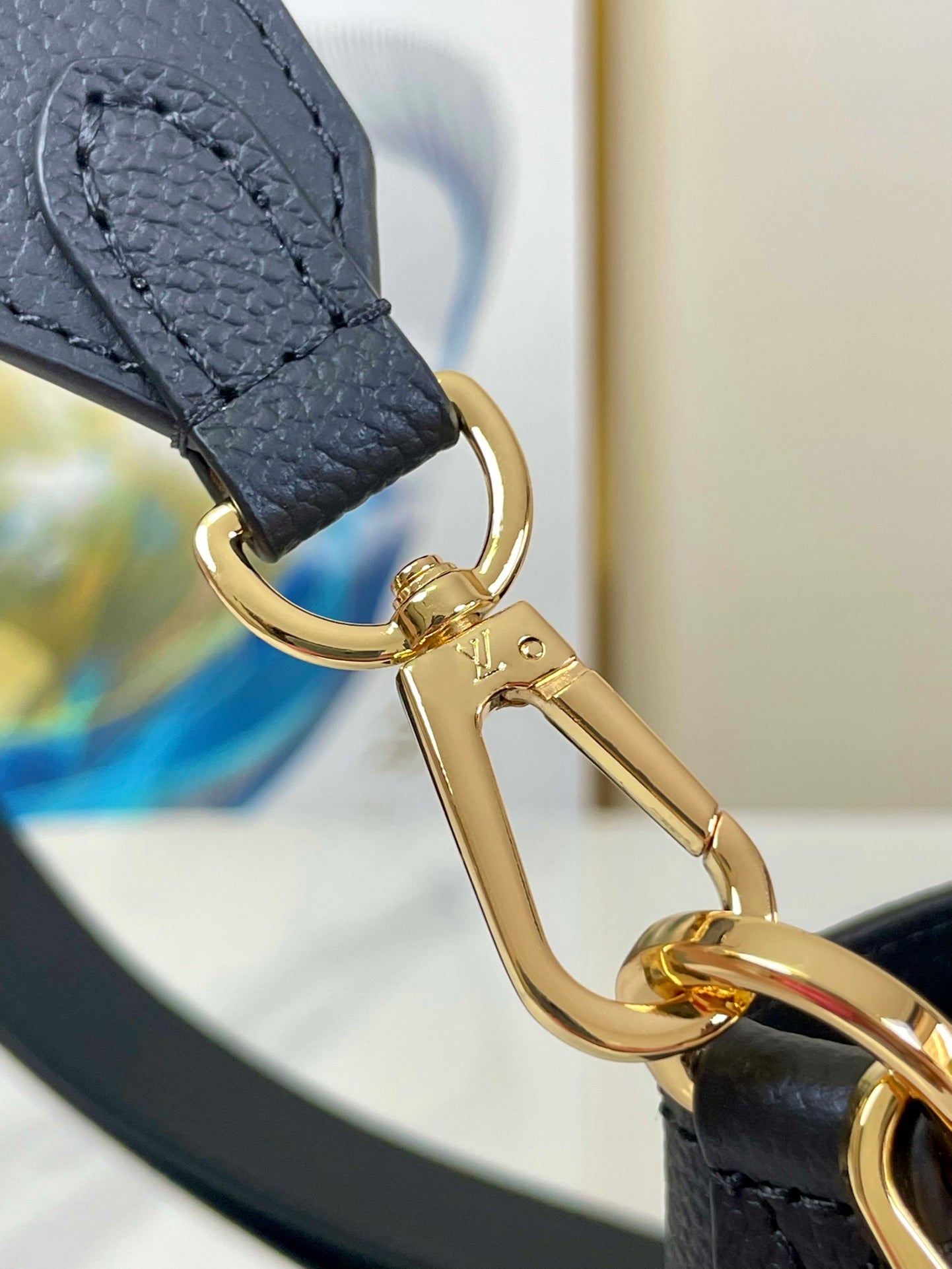 LOCK AND WALK 20 EN PIEL DE BECERRO GRANULADA NEGRA Y HERRAJES DORADOS