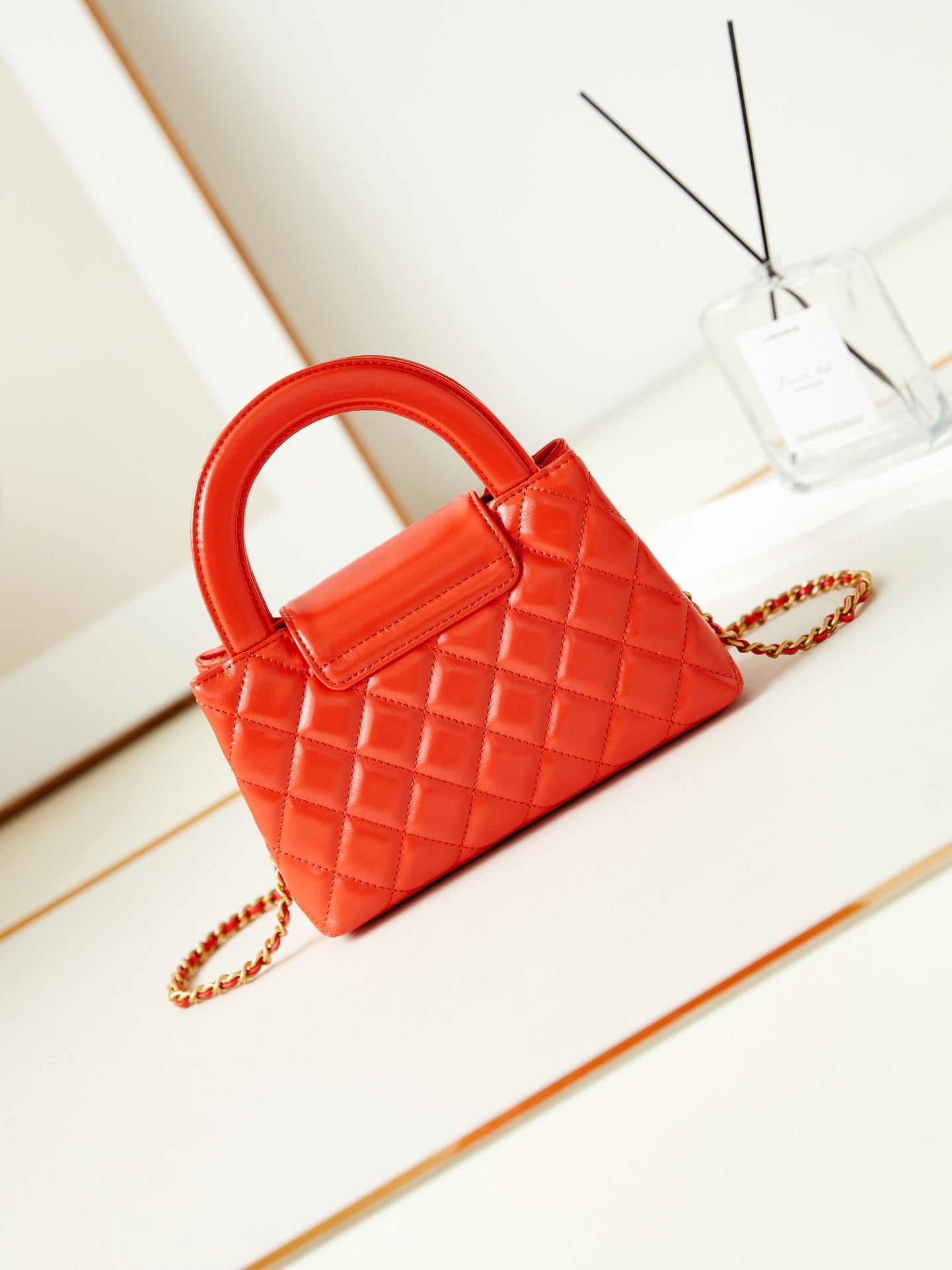 Sac cabas Kelly CC 24A Nano 19 cm en cuir d'agneau orange vif