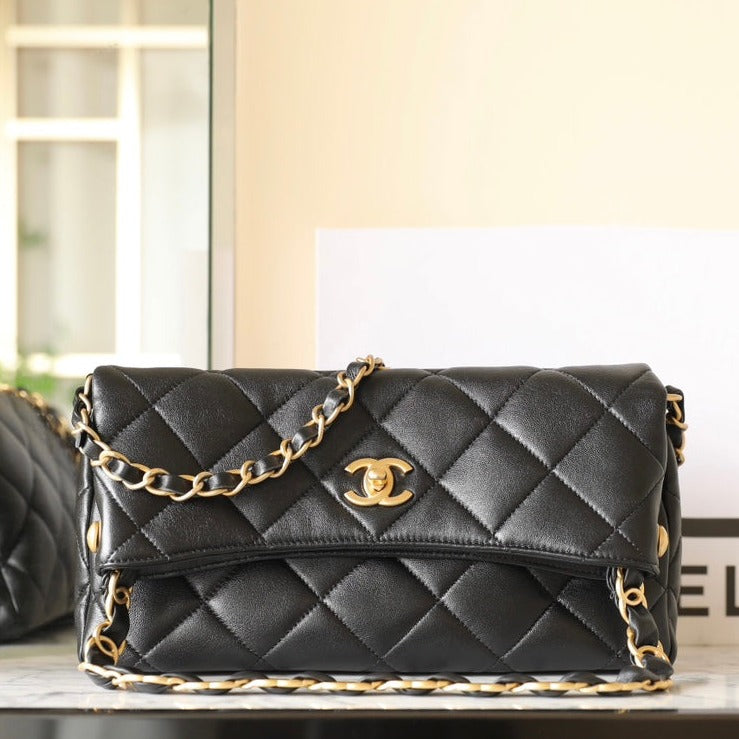 Bolso hobo CC 24p de 28 cm, piel de cordero negra, herrajes dorados