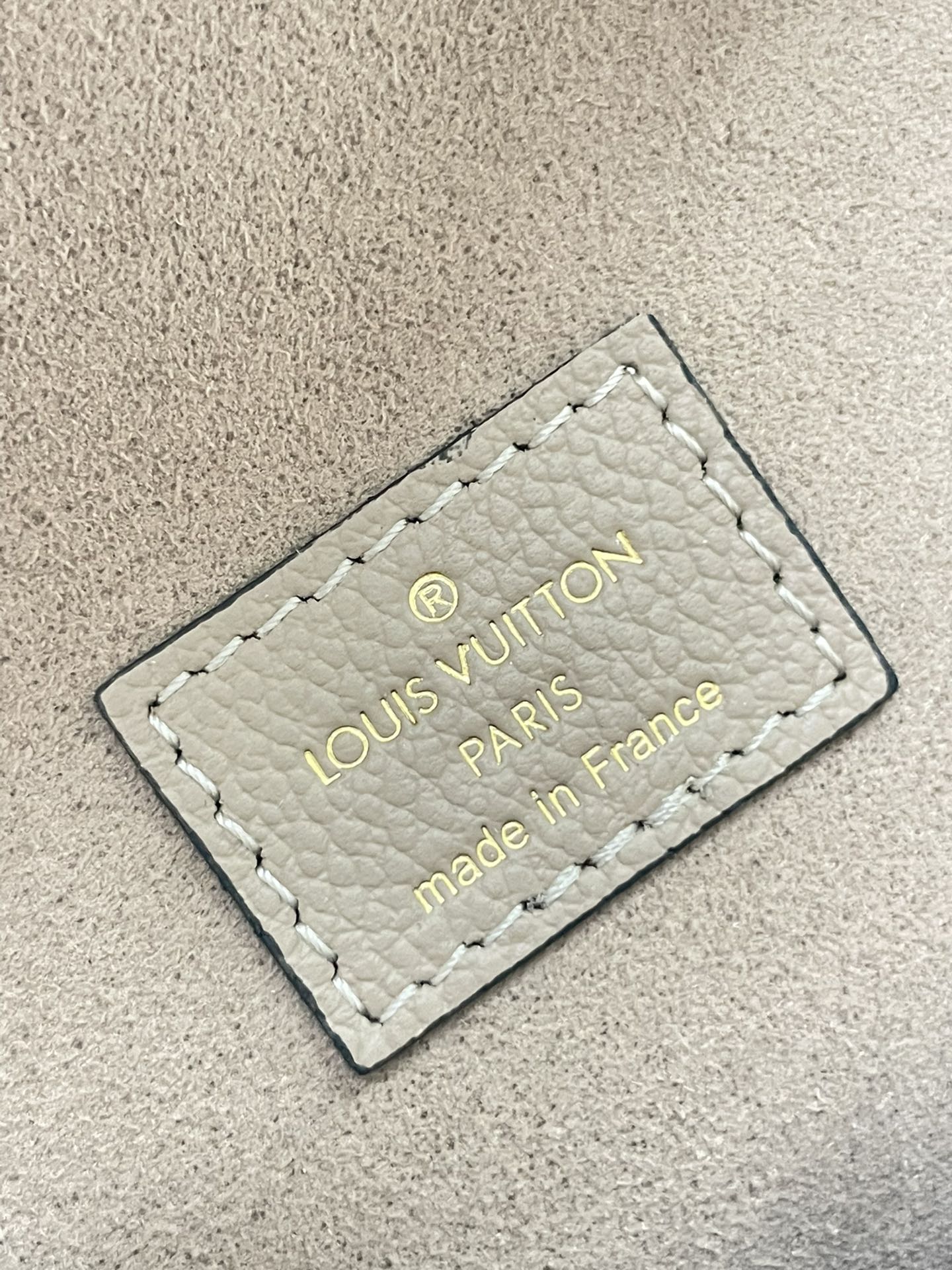 NANO DIANE 19 DE PIEL EMPREINTE MONOGRAMA BLANCO TOURTERELLE