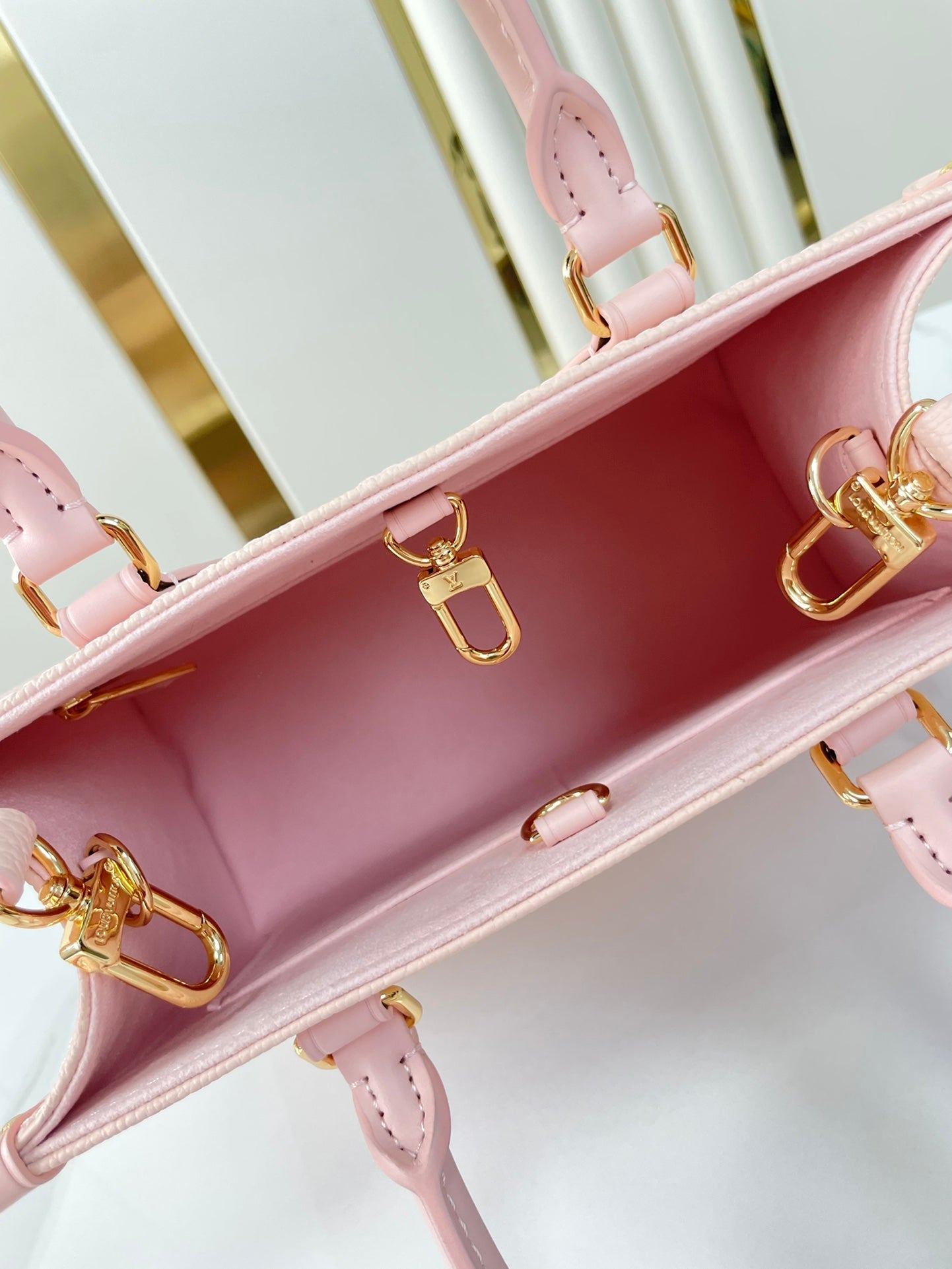 ONTHEGO PM 25 DE PIEL EMPREINTE MONOGRAMA ROSA OPALE