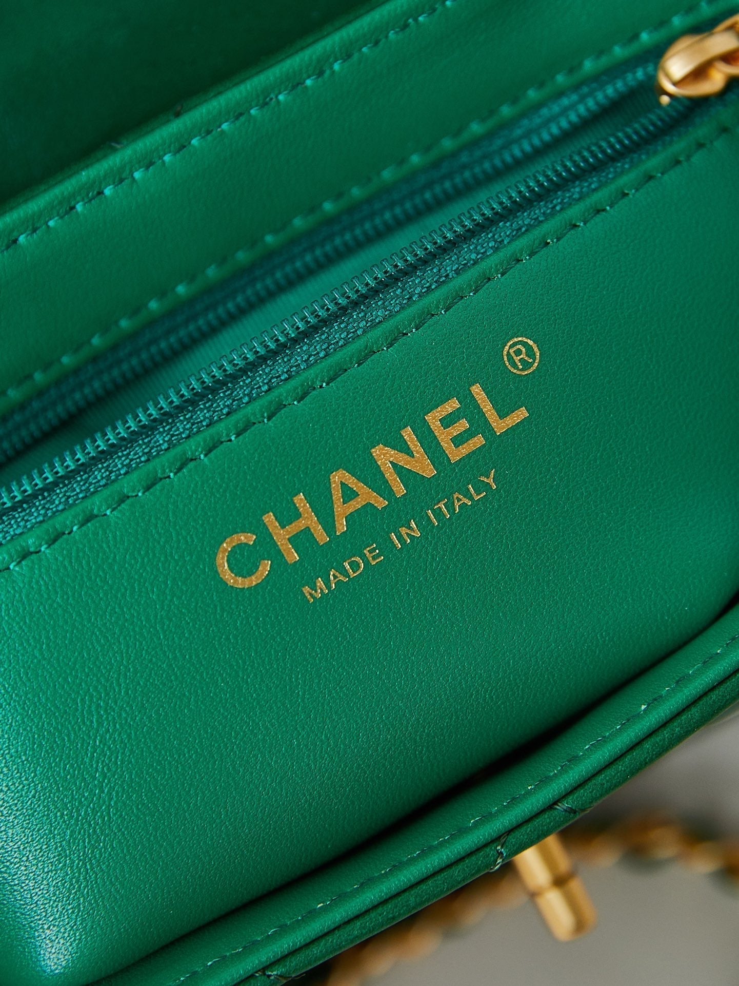 Bolso shopper Kelly CC 24A Nano de 19 cm en piel de cordero verde