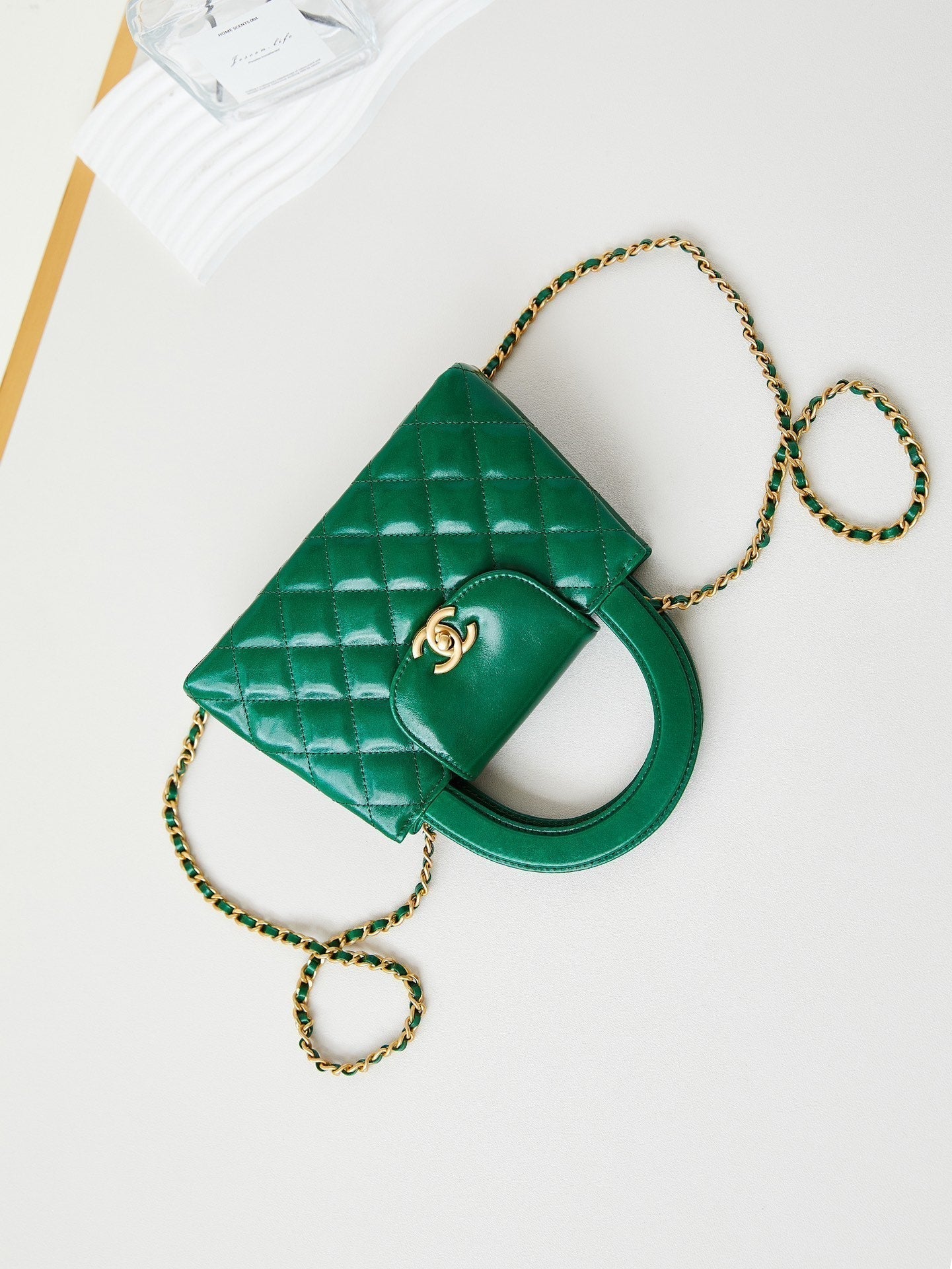 Bolso shopper Kelly CC 24A Nano de 19 cm en piel de cordero verde