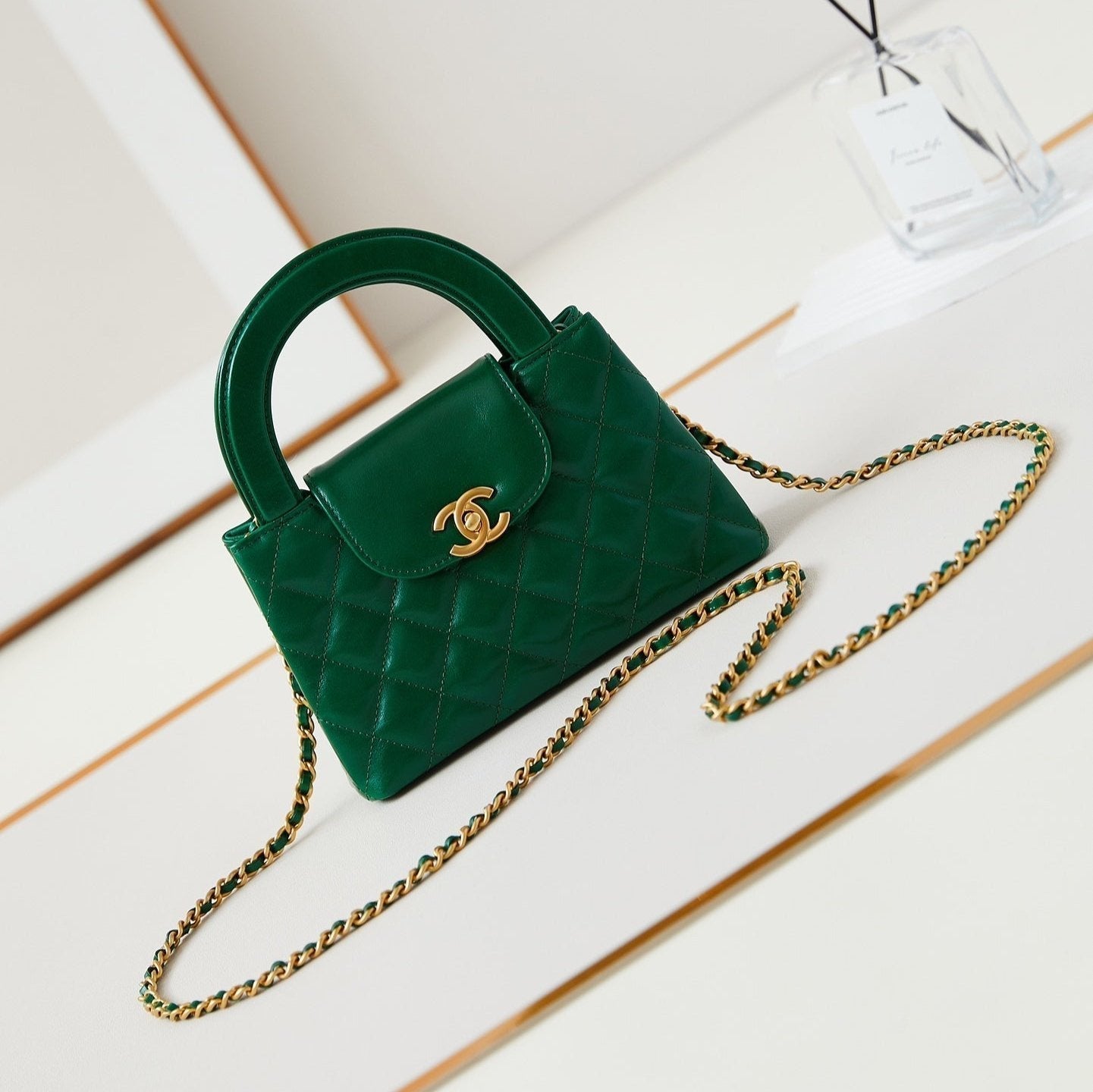 Bolso shopper Kelly CC 24A Nano de 19 cm en piel de cordero verde