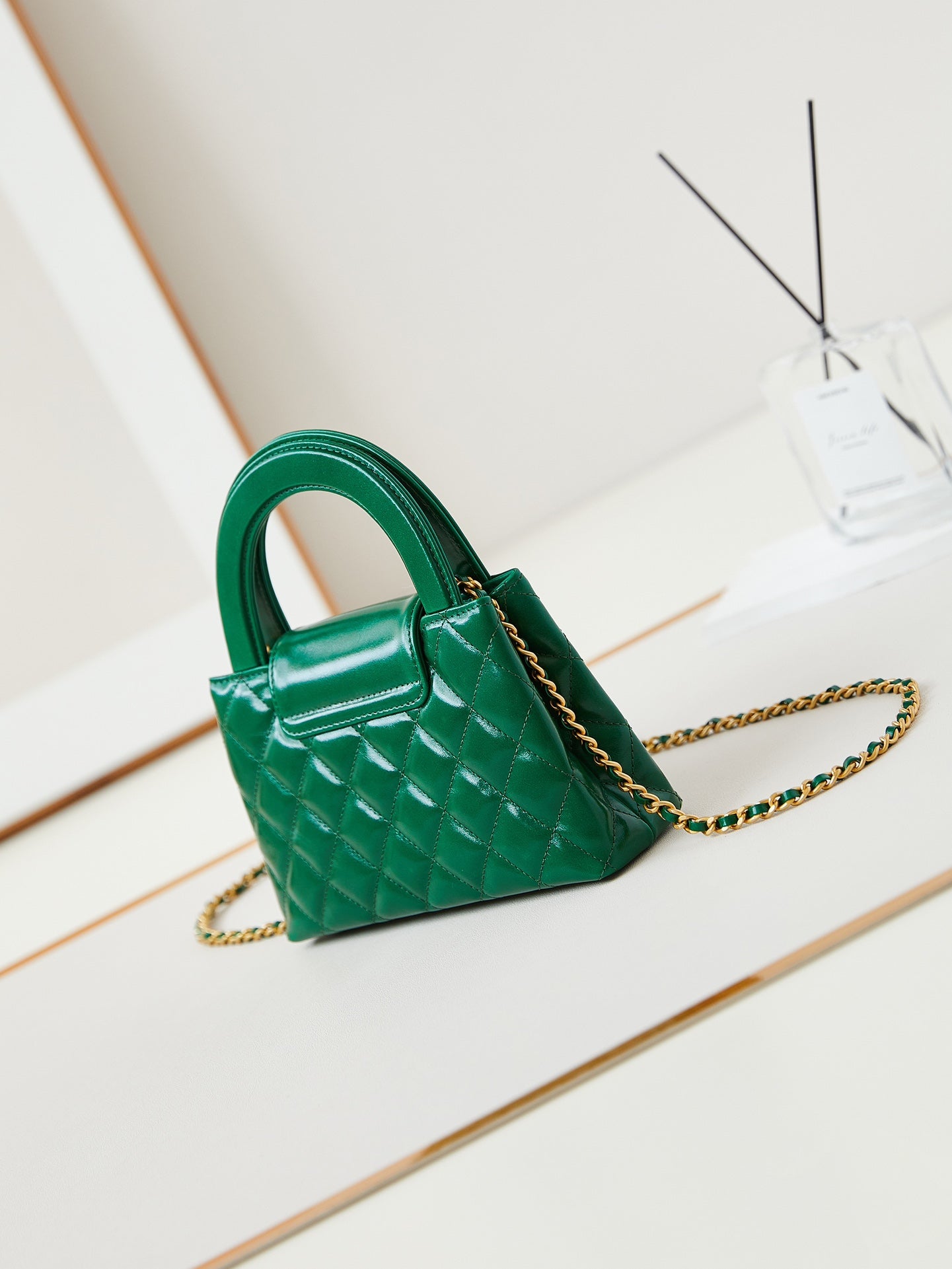Bolso shopper Kelly CC 24A Nano de 19 cm en piel de cordero verde