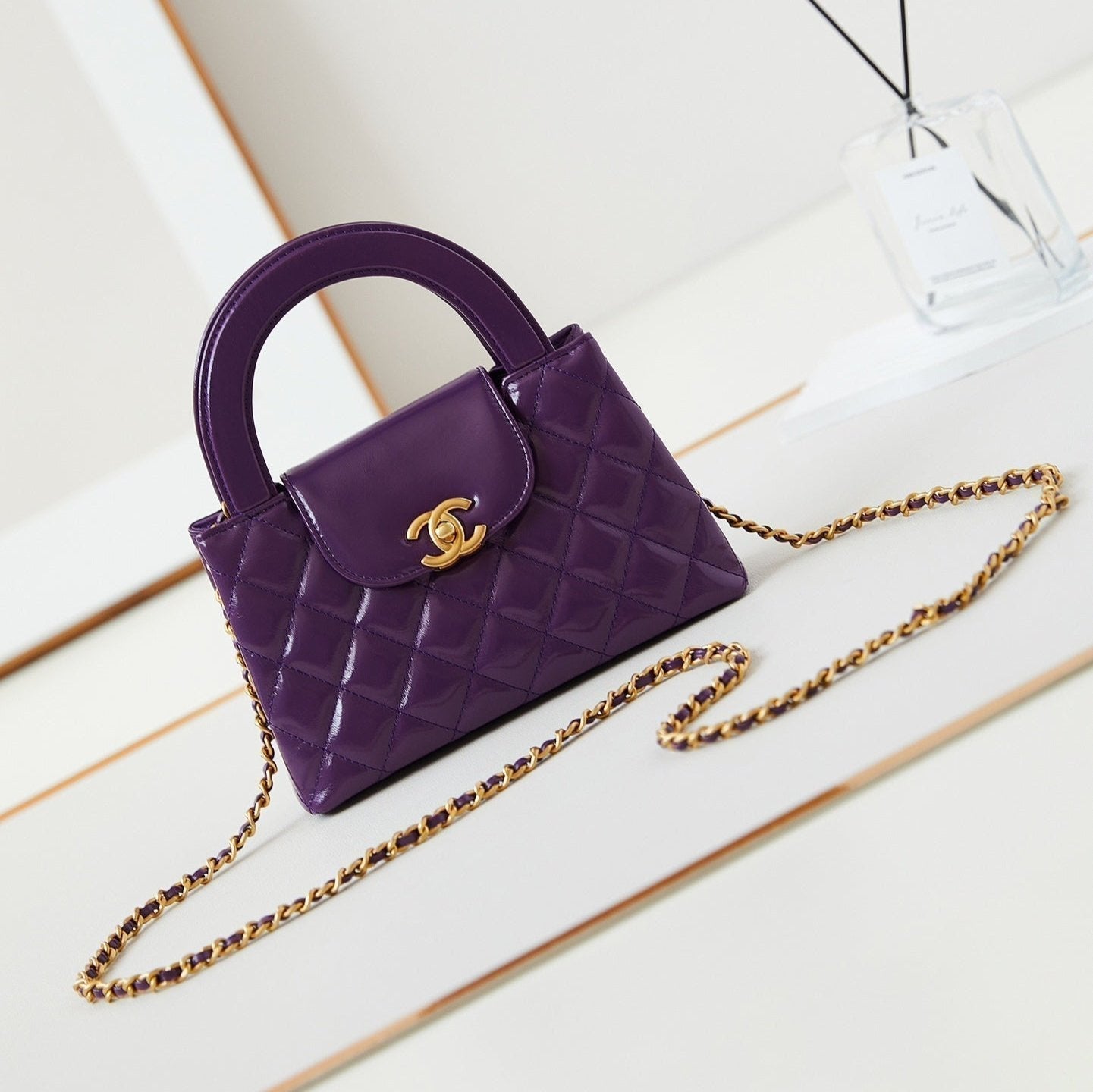 Bolso shopper Kelly CC 24A Nano de 19 cm en piel de cordero morada