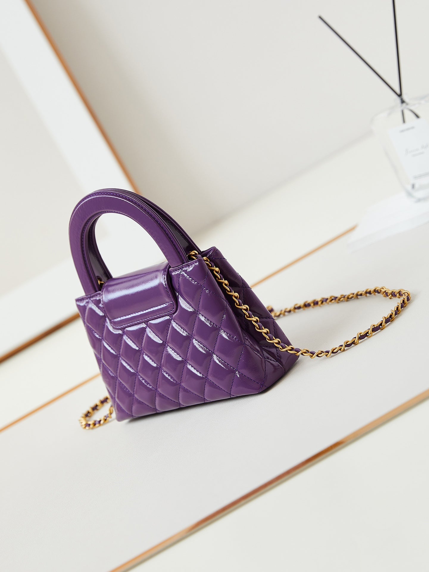 Bolso shopper Kelly CC 24A Nano de 19 cm en piel de cordero morada