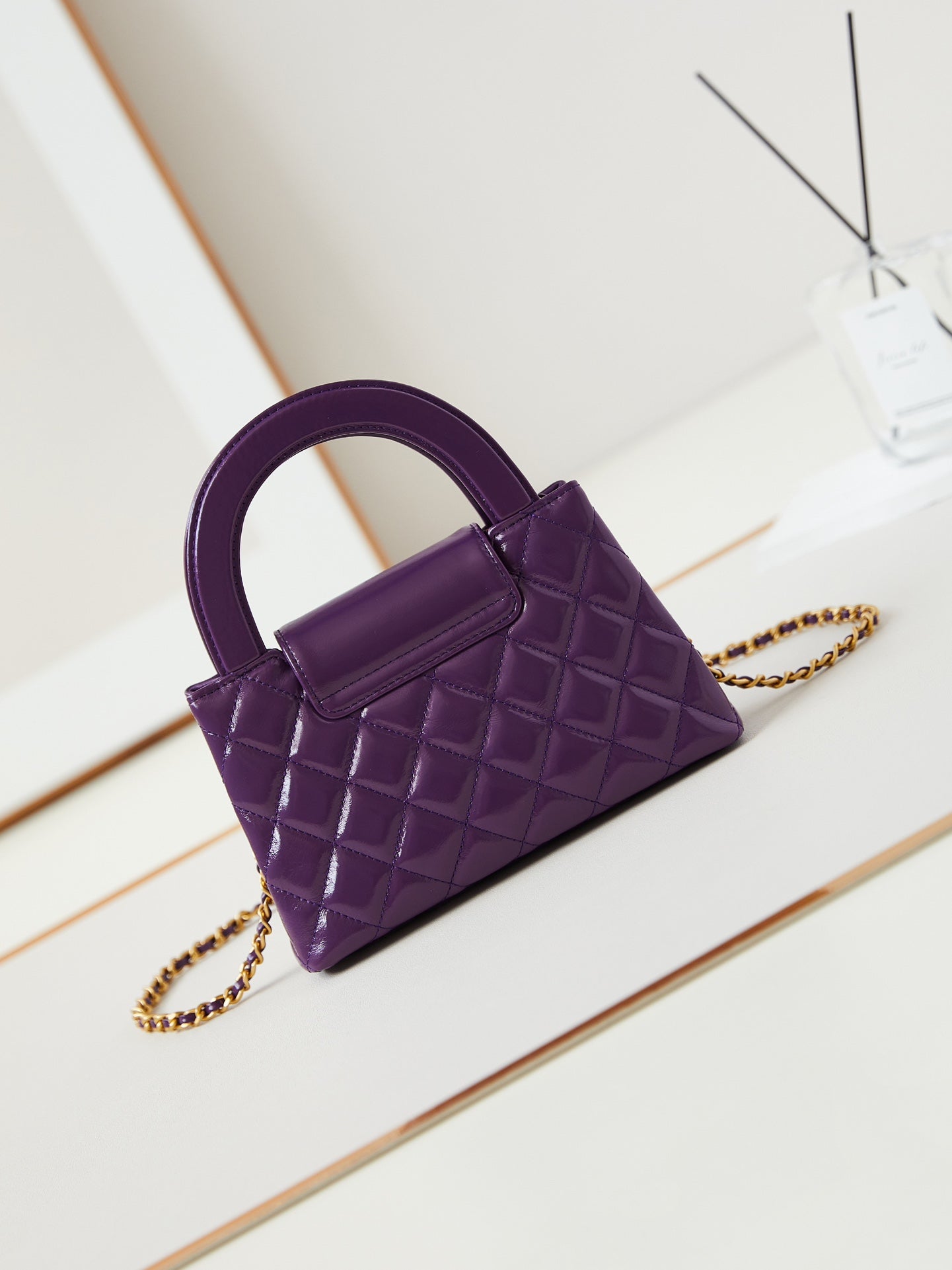 Bolso shopper Kelly CC 24A Nano de 19 cm en piel de cordero morada