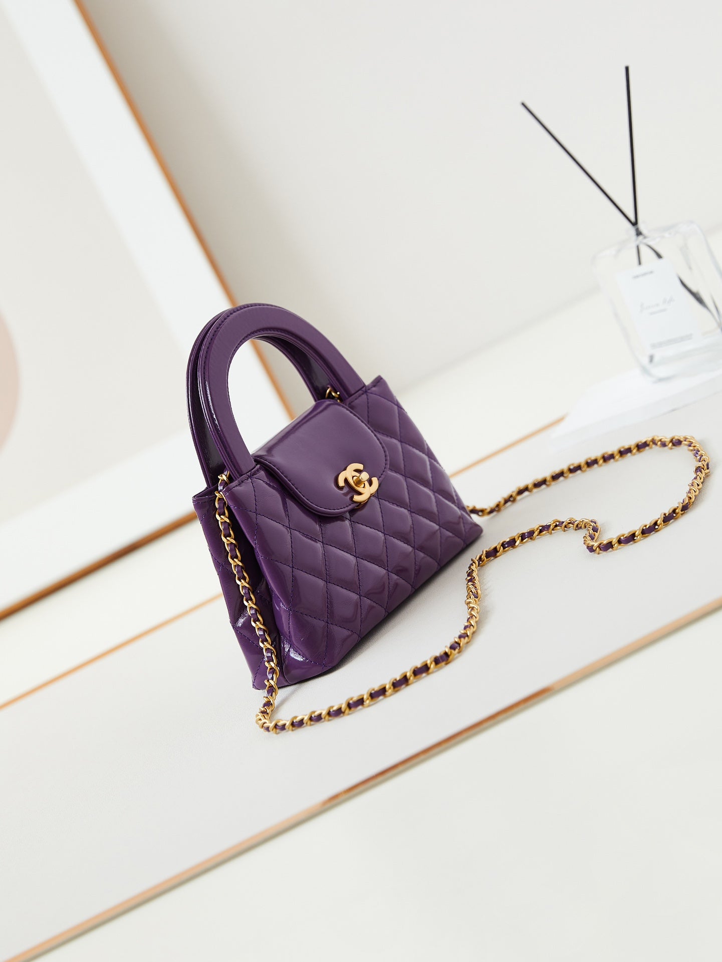 Bolso shopper Kelly CC 24A Nano de 19 cm en piel de cordero morada