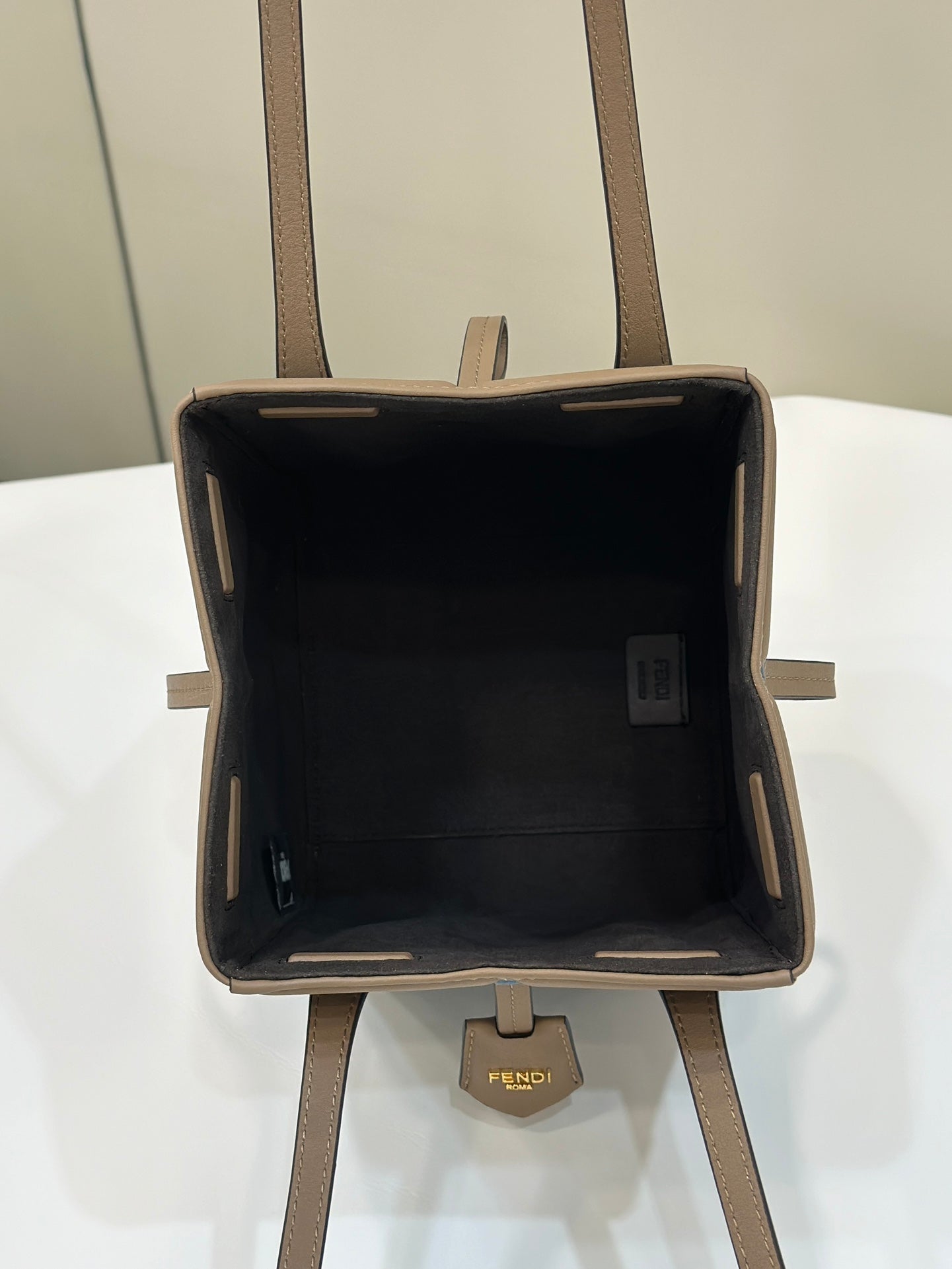 FENDI ORIGAMI MINI 19 EN TEJIDO VAQUERO CON MONOGRAMA AZUL VERDADERO Y CORREA DE PIEL DE BECERRO