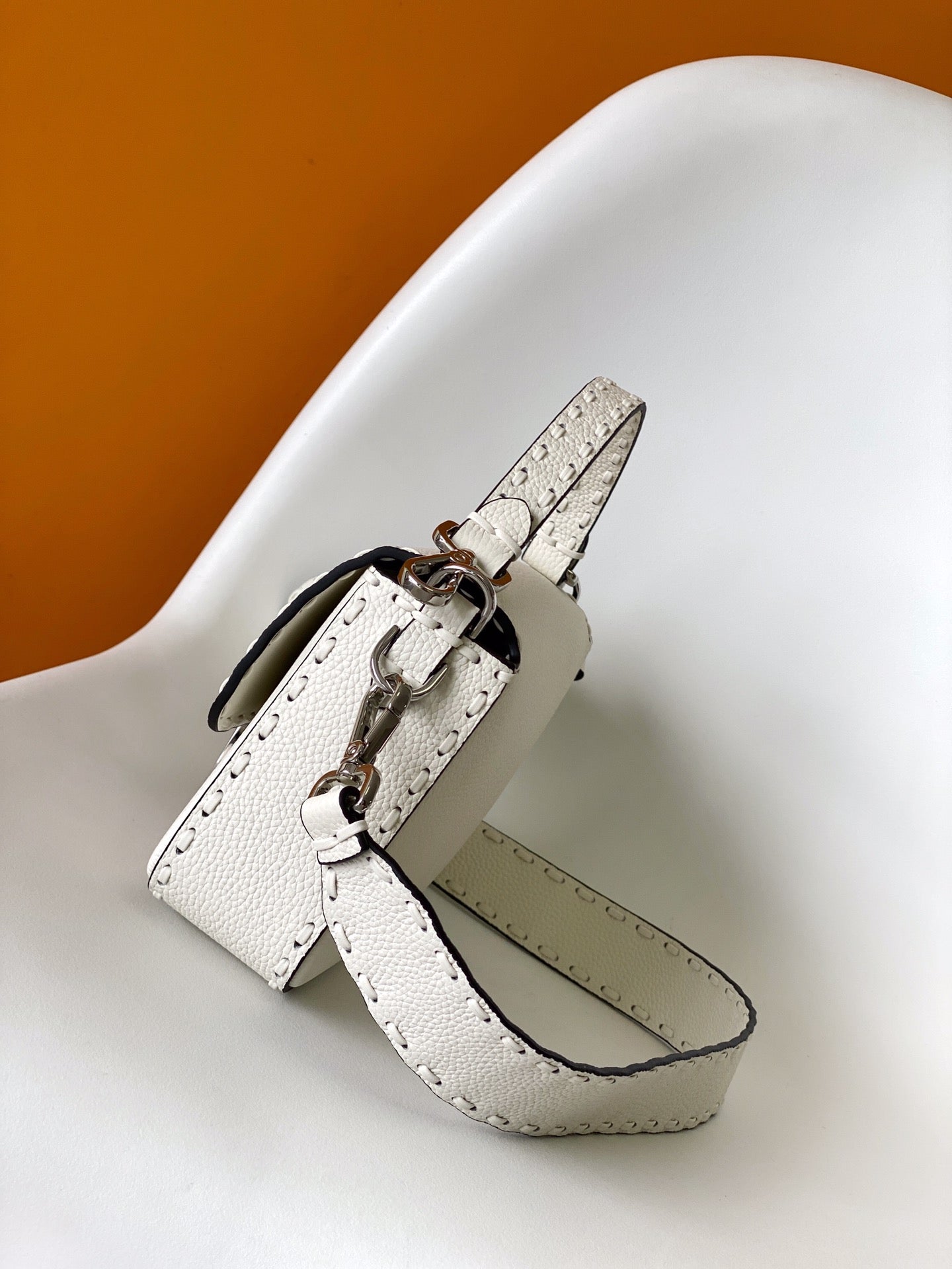 Bolso Fend Baguette 27 de piel de becerro blanca Shw