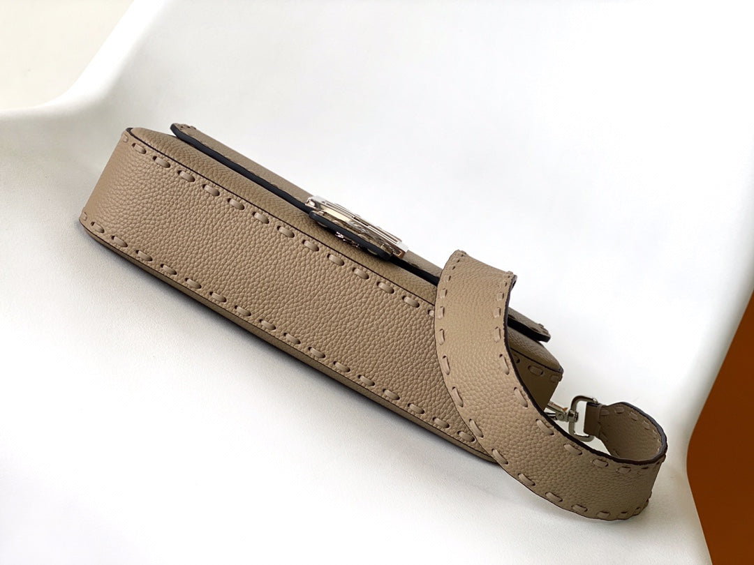Bolso Fend Baguette 27 de piel de becerro marrón Shw