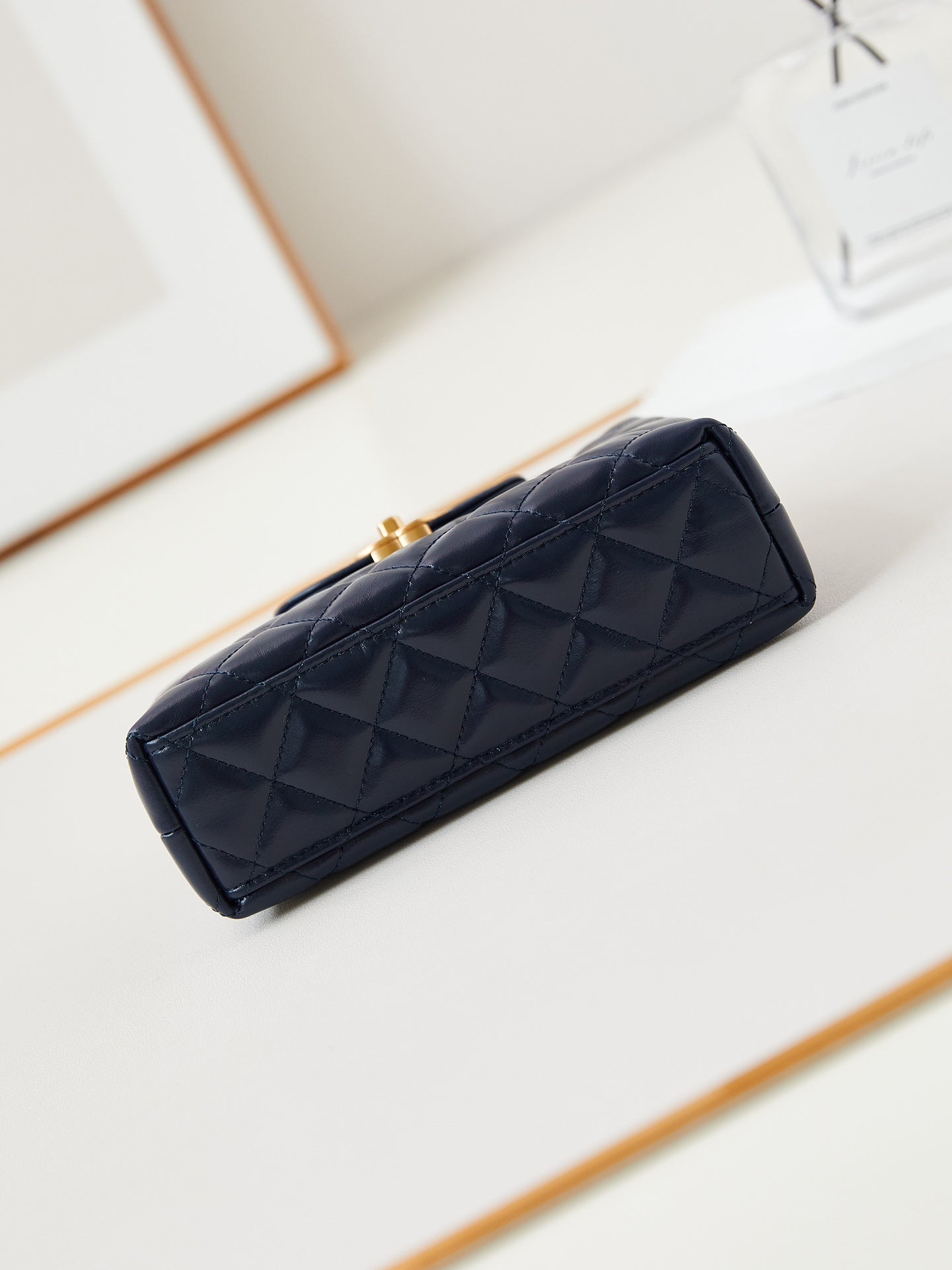 Bolso shopper Kelly CC 24A Nano de 19 cm en piel de cordero azul marino