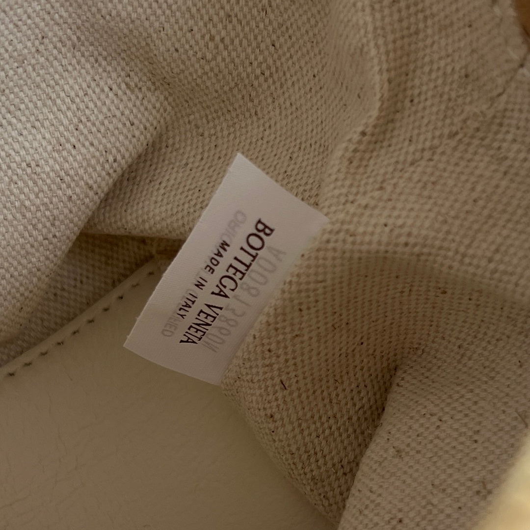 BV Loop Top Handle 19cm Cream Lambskin