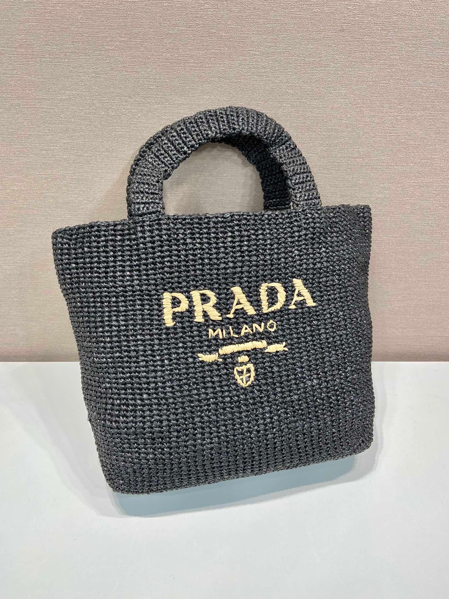 BOLSO GRANDE DE GANCHILLO 47 EN RAFIA AMARILLA MEZCLA NEGRA