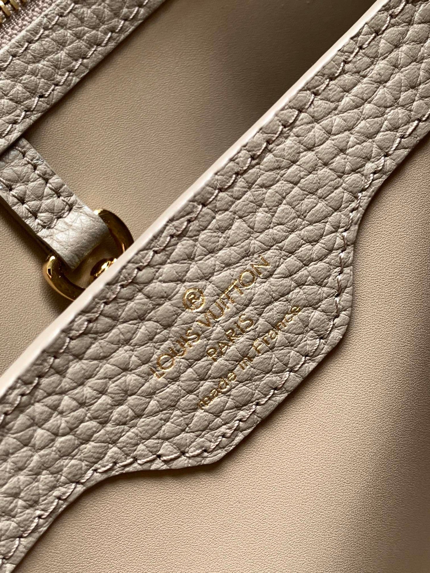 CAPUCINES BB 27 EN MARRÓN CAQUI Y HERRAJES DORADOS