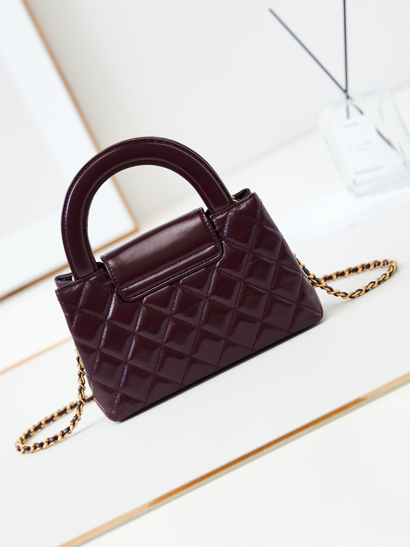 Bolso shopper Kelly CC 24A Nano de 19 cm en piel de cordero color rojo cereza