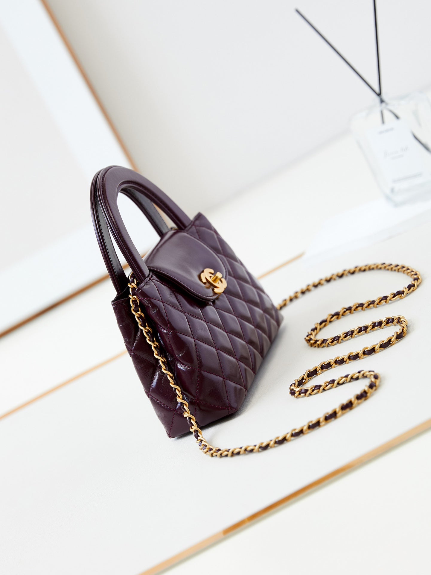 Bolso shopper Kelly CC 24A Nano de 19 cm en piel de cordero color rojo cereza