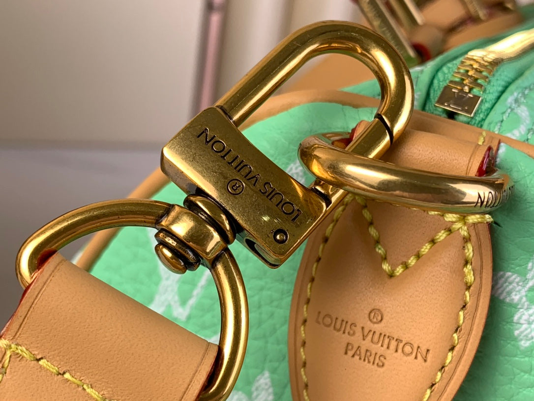 SPEEDY P9 BANDOULI¨¨RE 25 IN EMERALD GREEN MONOGRAM CALFSKIN