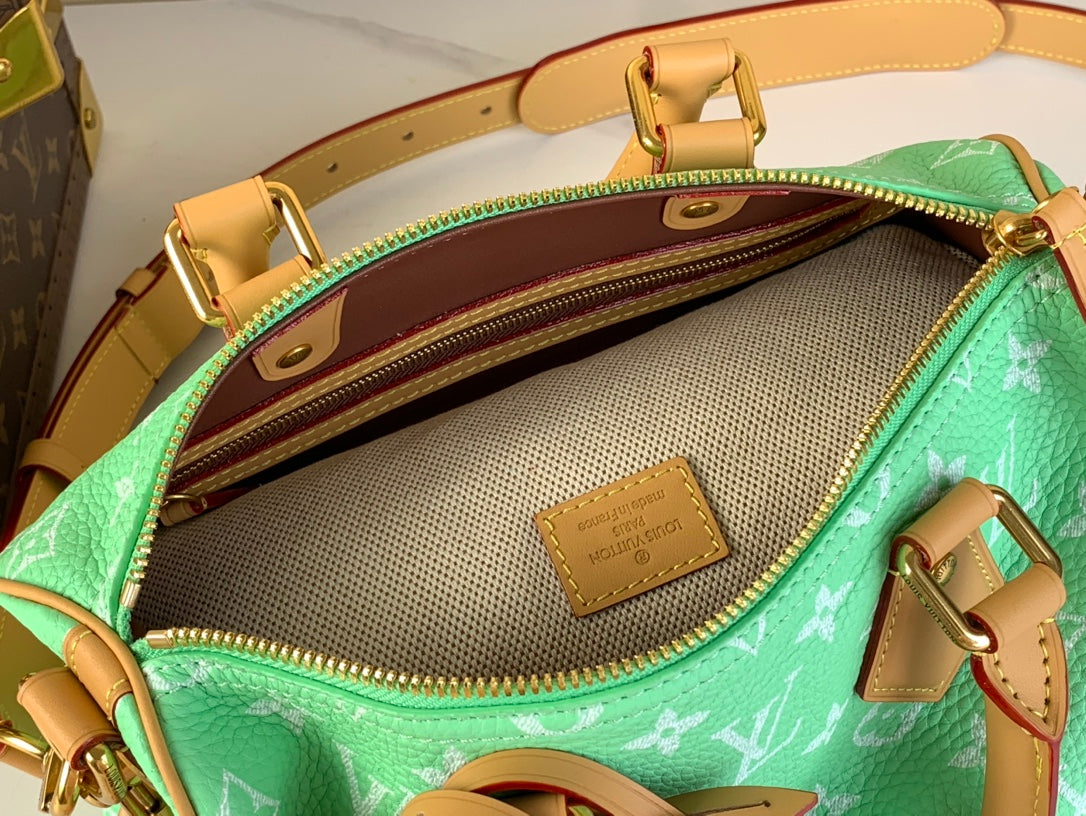 SPEEDY P9 BANDOULI¨¨RE 25 IN EMERALD GREEN MONOGRAM CALFSKIN