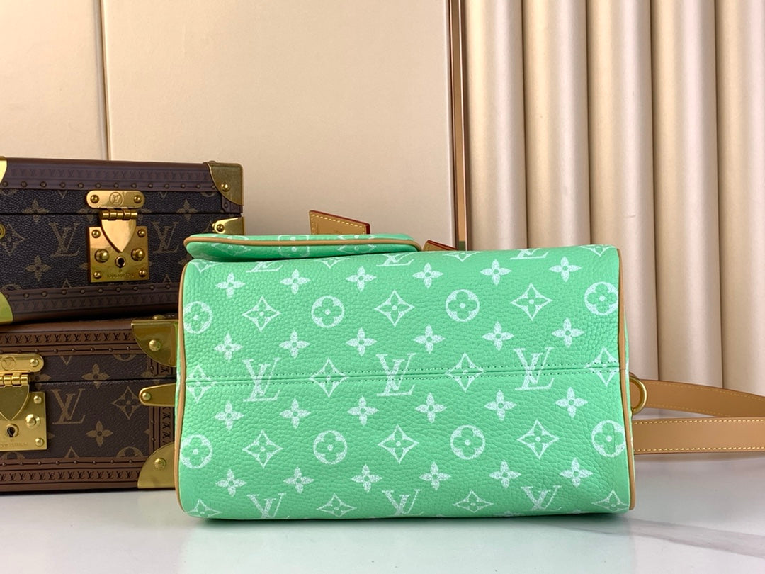 SPEEDY P9 BANDOULI¨¨RE 25 IN EMERALD GREEN MONOGRAM CALFSKIN