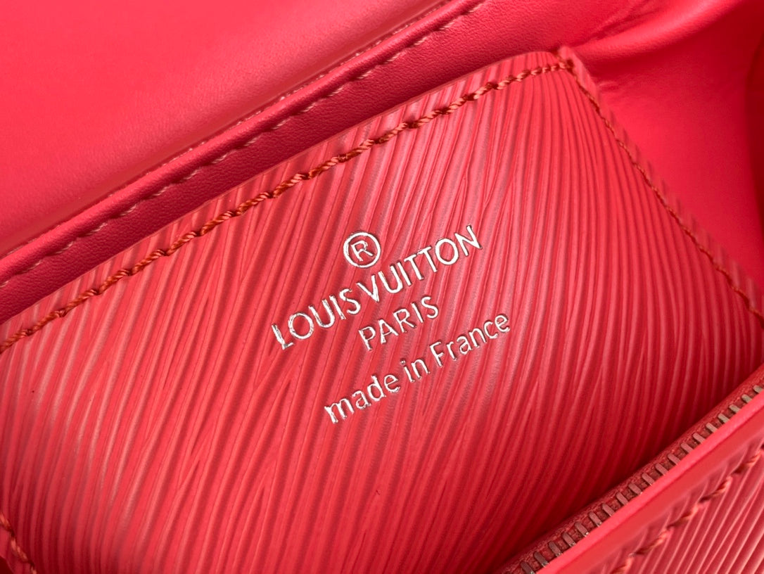 TWIST PM 19 EN CUERO EPI ROJO CON HERRAJES DORADOS Y PLATEADOS