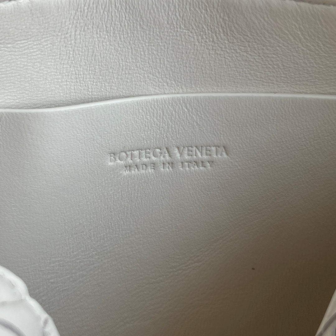 Bolsa de concierto BV de 18,5 cm de piel de cordero blanca