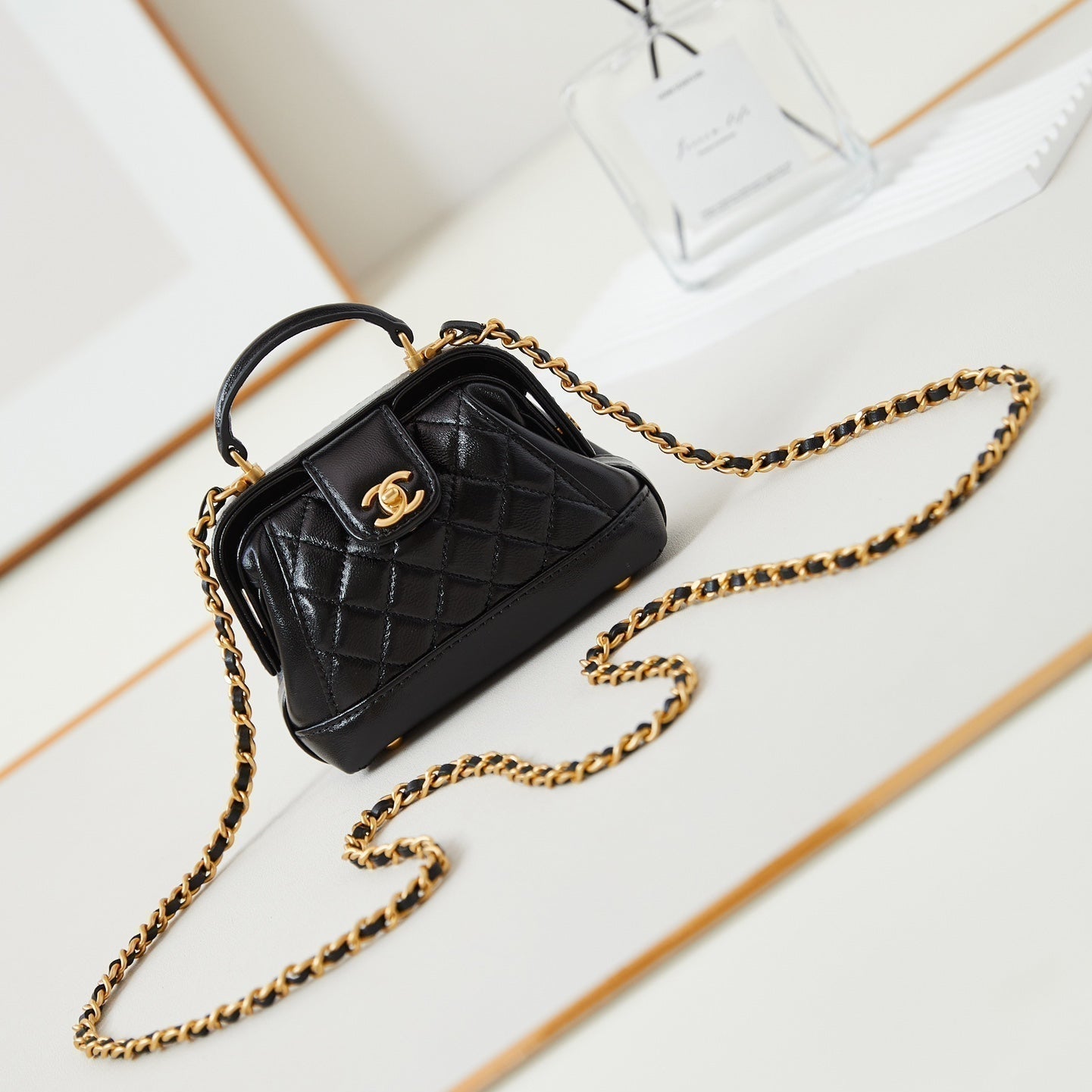 CC 24A Mini bolso de mano con asa superior, 13 cm, cuero encerado negro, herrajes dorados 238455