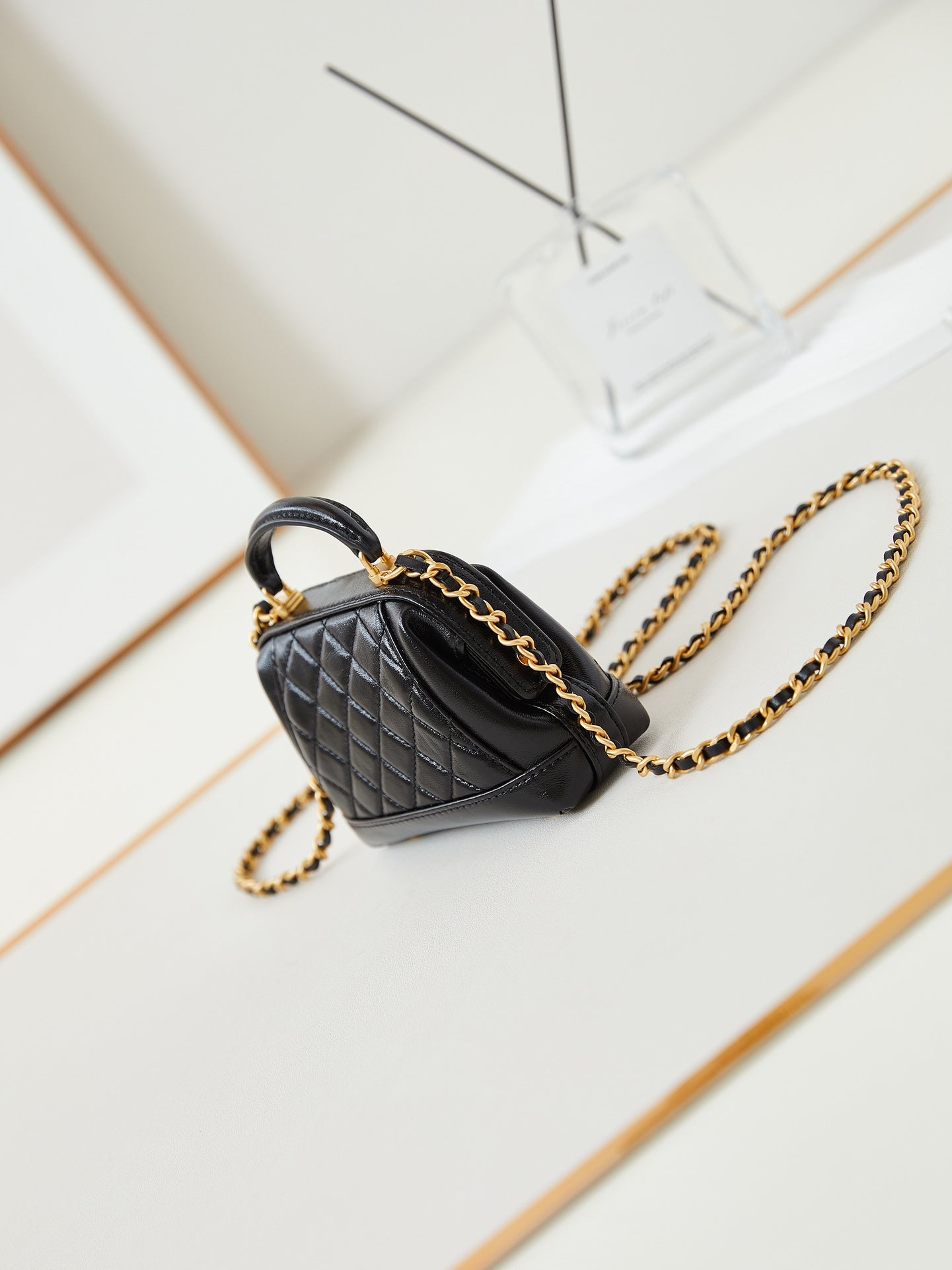 CC 24A Mini bolso de mano con asa superior, 13 cm, cuero encerado negro, herrajes dorados 238455