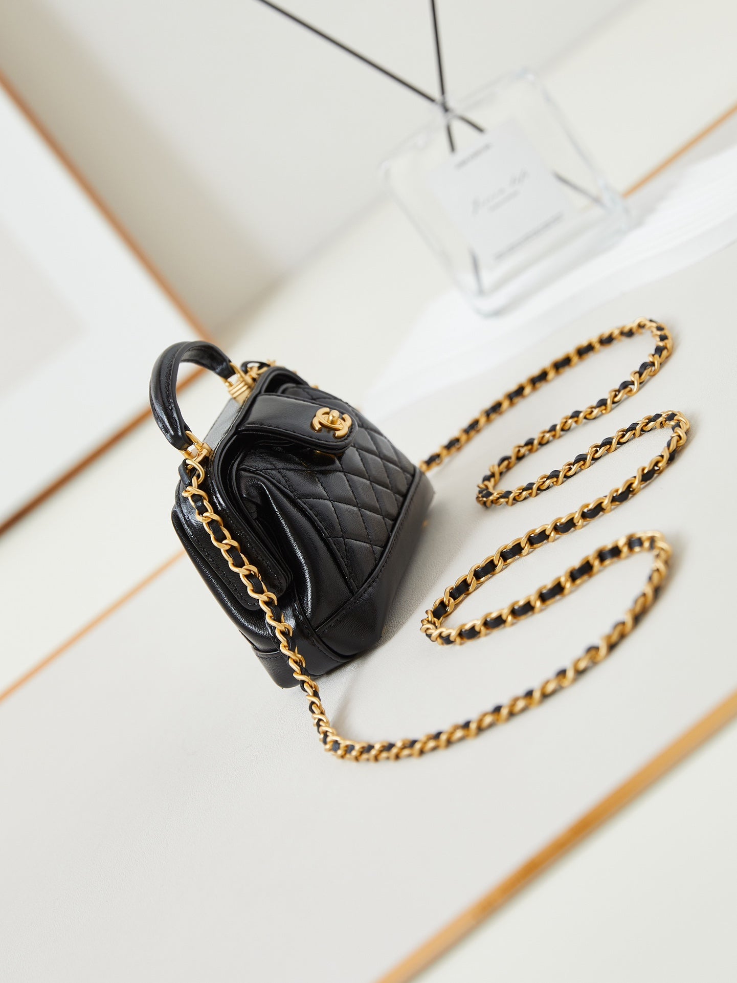 CC 24A Mini bolso de mano con asa superior, 13 cm, cuero encerado negro, herrajes dorados 238455
