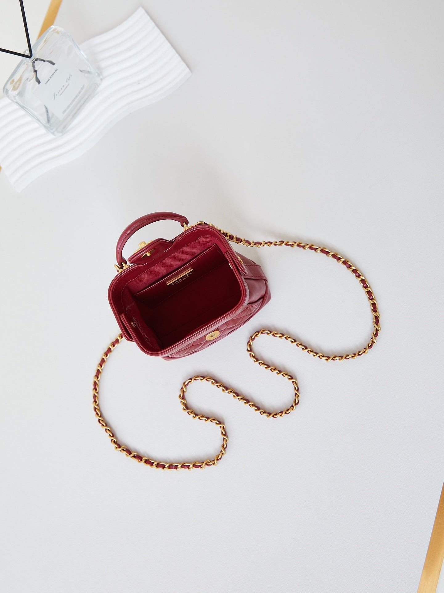 Mini poignée supérieure CC 24A 13 cm en cuir ciré rouge, accessoires dorés 238461