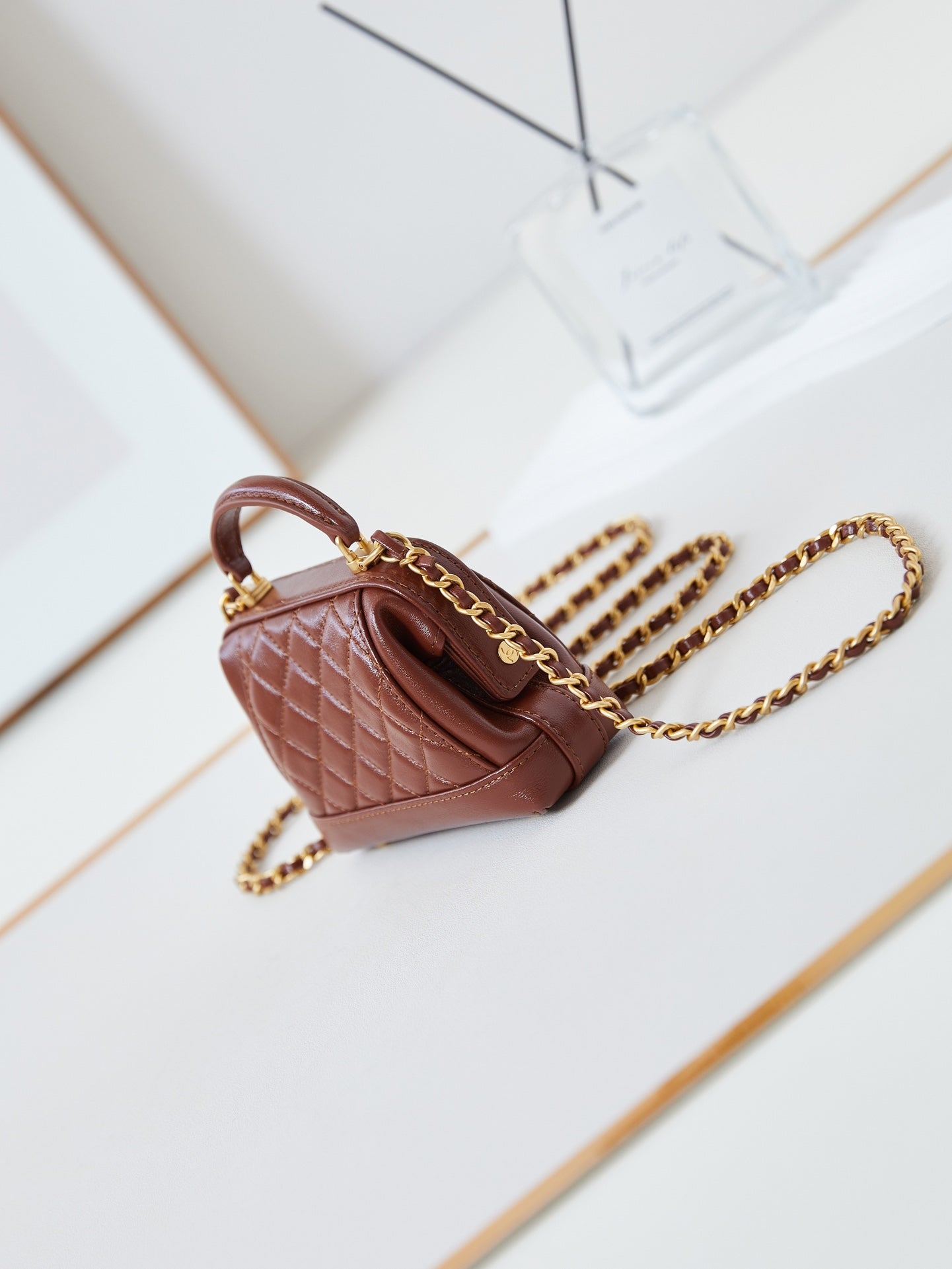 CC 24A Mini bolso de mano con asa superior, 13 cm, cuero encerado marrón, herrajes dorados 238463