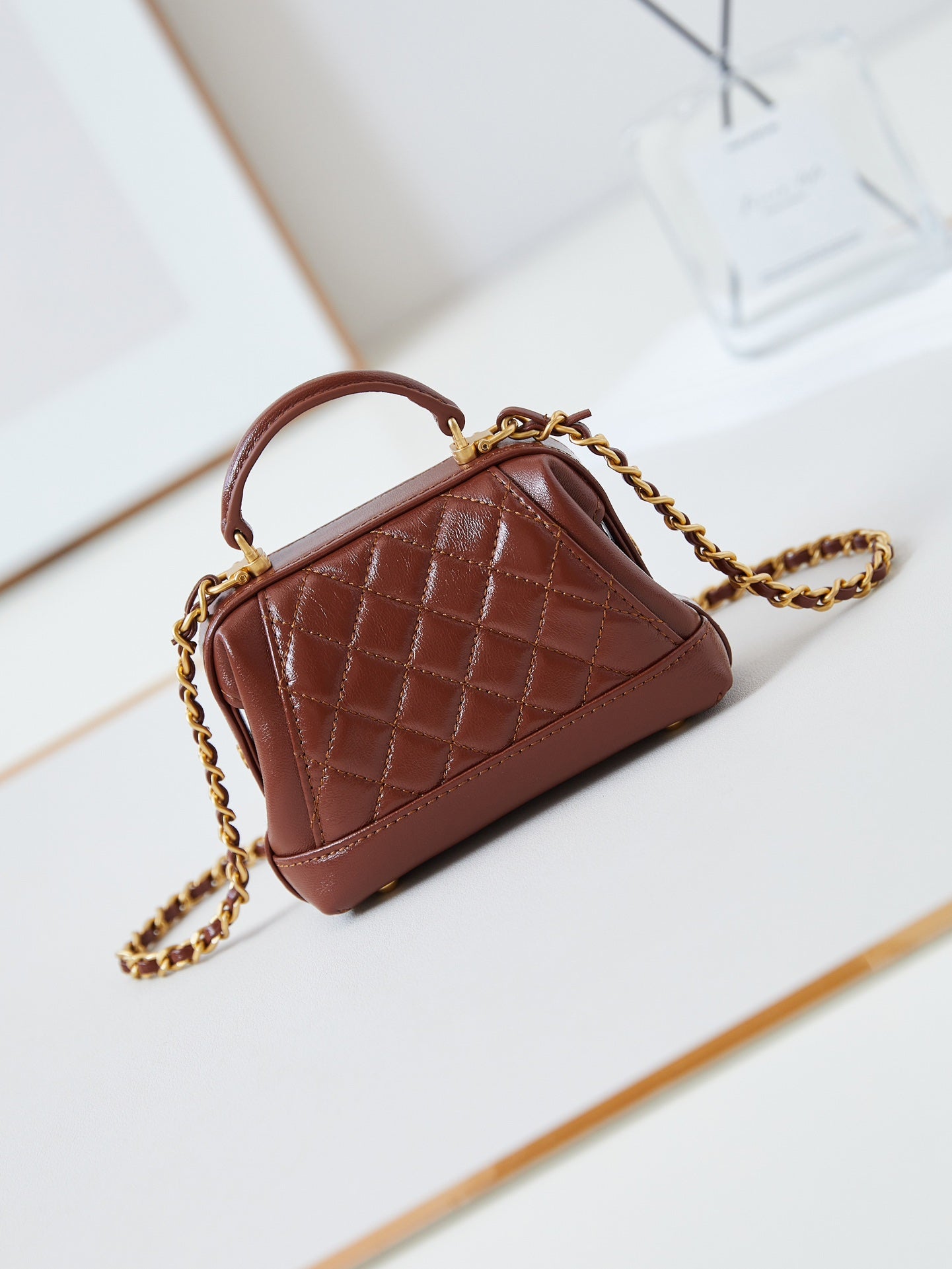 CC 24A Mini bolso de mano con asa superior, 13 cm, cuero encerado marrón, herrajes dorados 238463