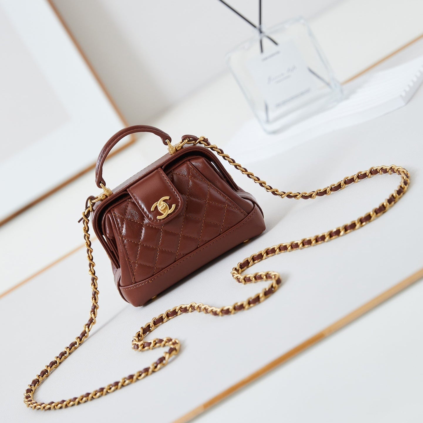 CC 24A Mini bolso de mano con asa superior, 13 cm, cuero encerado marrón, herrajes dorados 238463