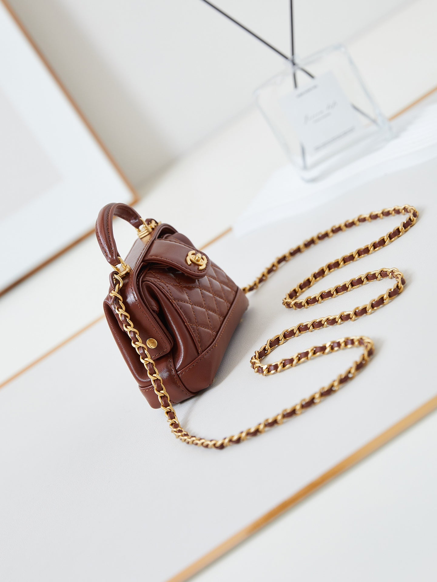 CC 24A Mini bolso de mano con asa superior, 13 cm, cuero encerado marrón, herrajes dorados 238463