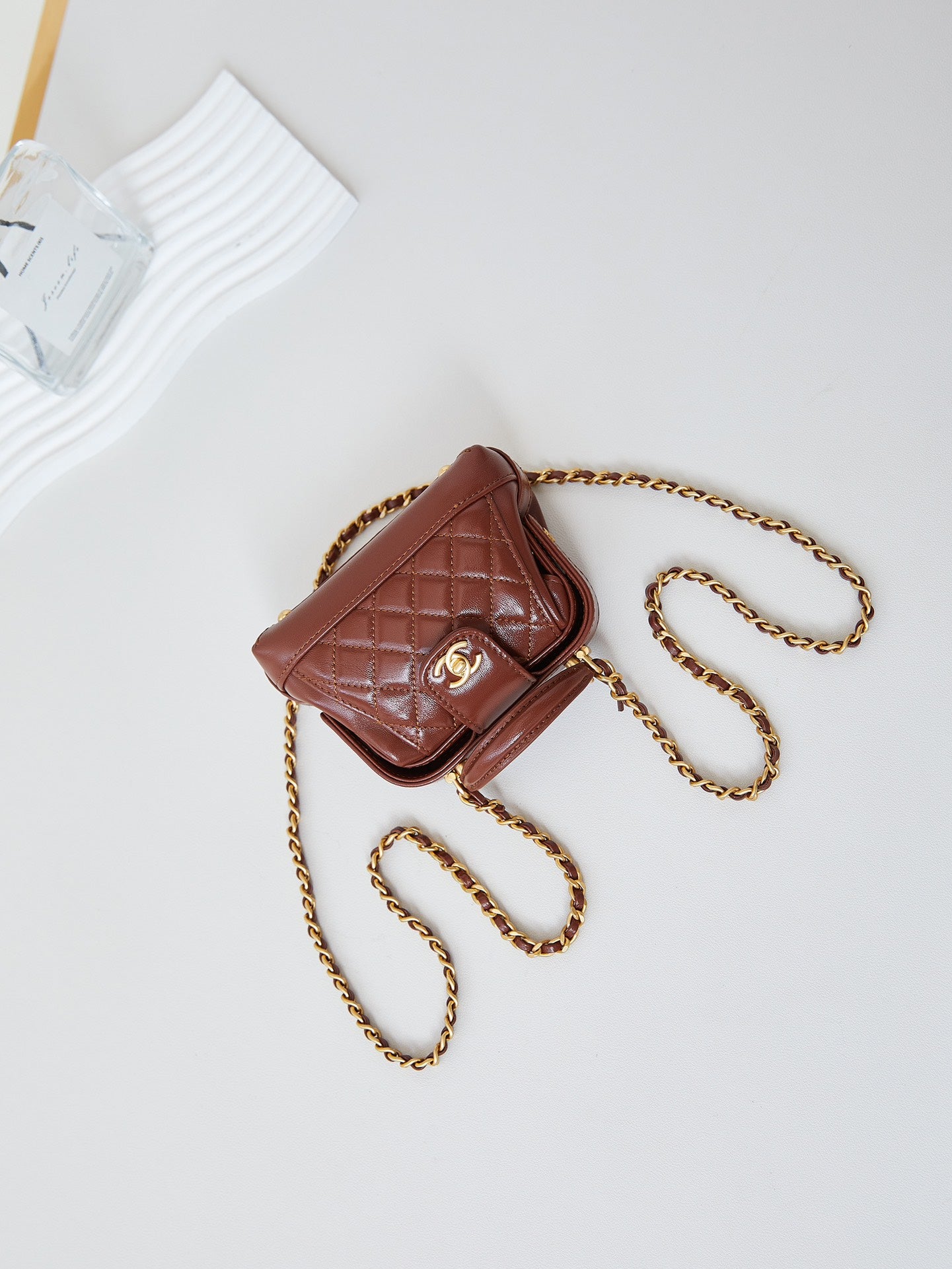 CC 24A Mini bolso de mano con asa superior, 13 cm, cuero encerado marrón, herrajes dorados 238463