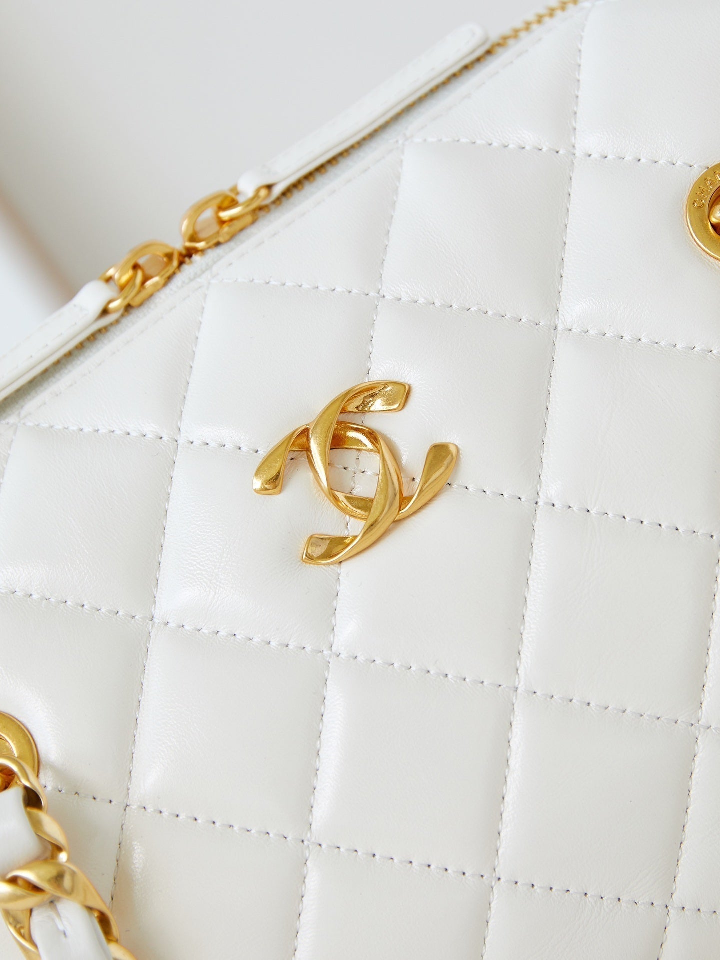 Bolsa de bolos CC 24K de 25 cm de piel de cordero encerada blanca