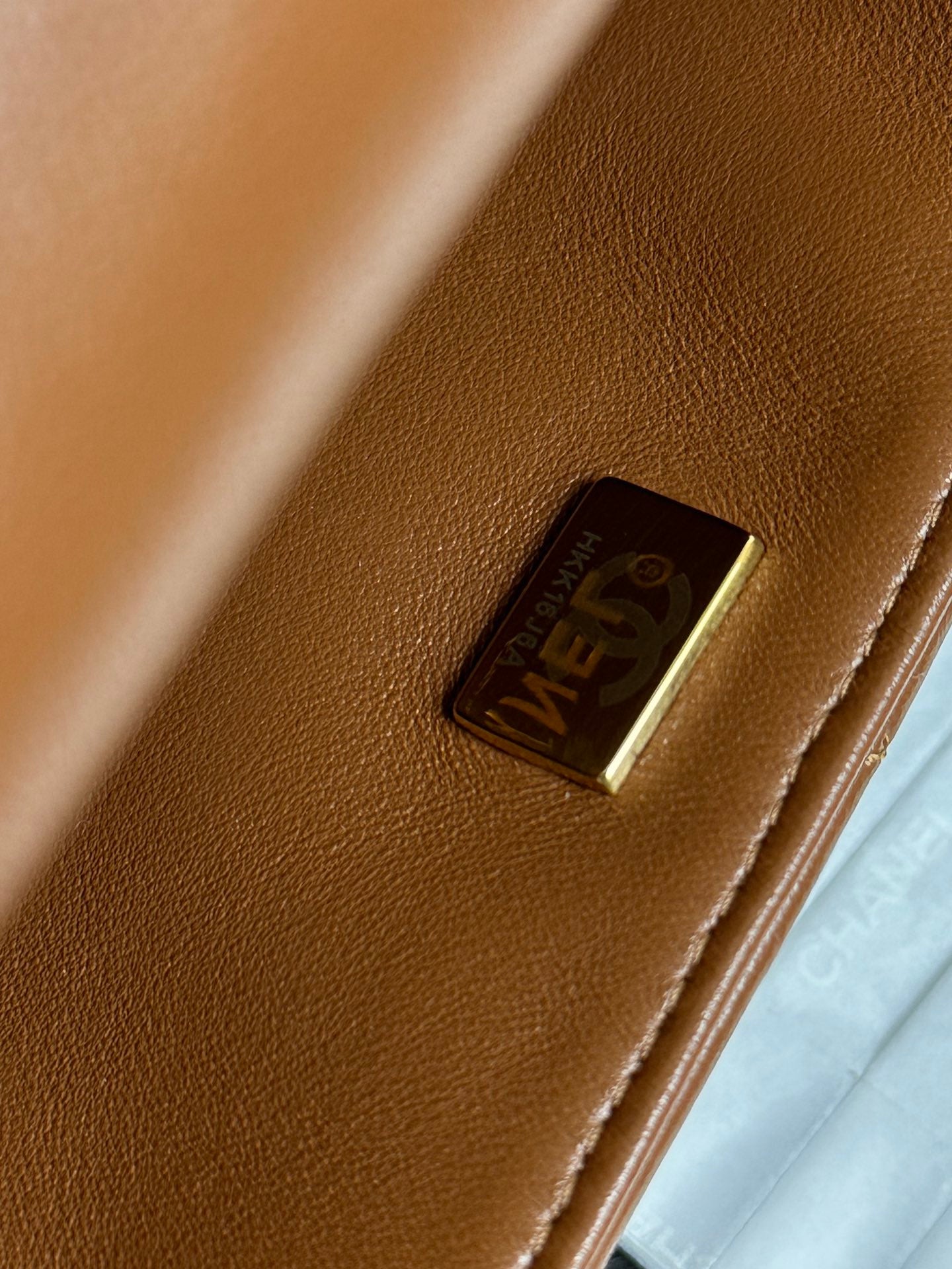 Bolso Mini con Solapa 18cm Beige Marrón Sherling Piel de Cordero Herrajes Dorados