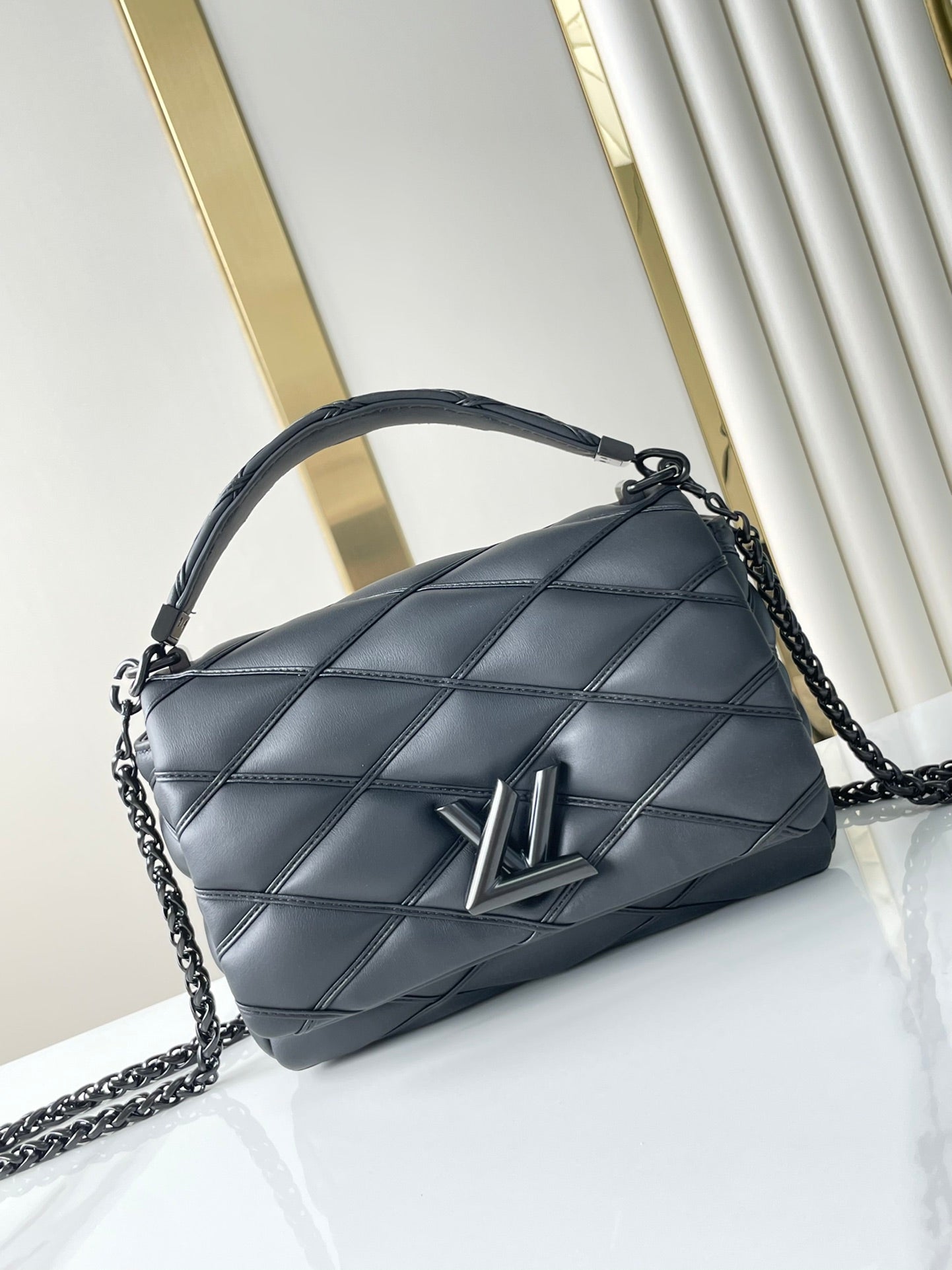 GO-14 MM 23 PO CUIR D'AGNEAU MATELASSÉ NOIR QUINCAILLERIE NOIRE