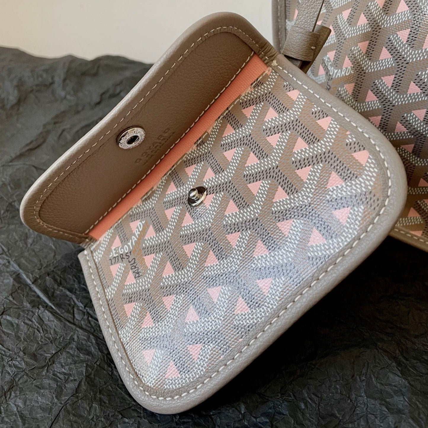 MINI SAC ANJOU 20 EN TOILE GOYARDINE ROSE ET CUIR DE VEAU GRIS MIXTE
