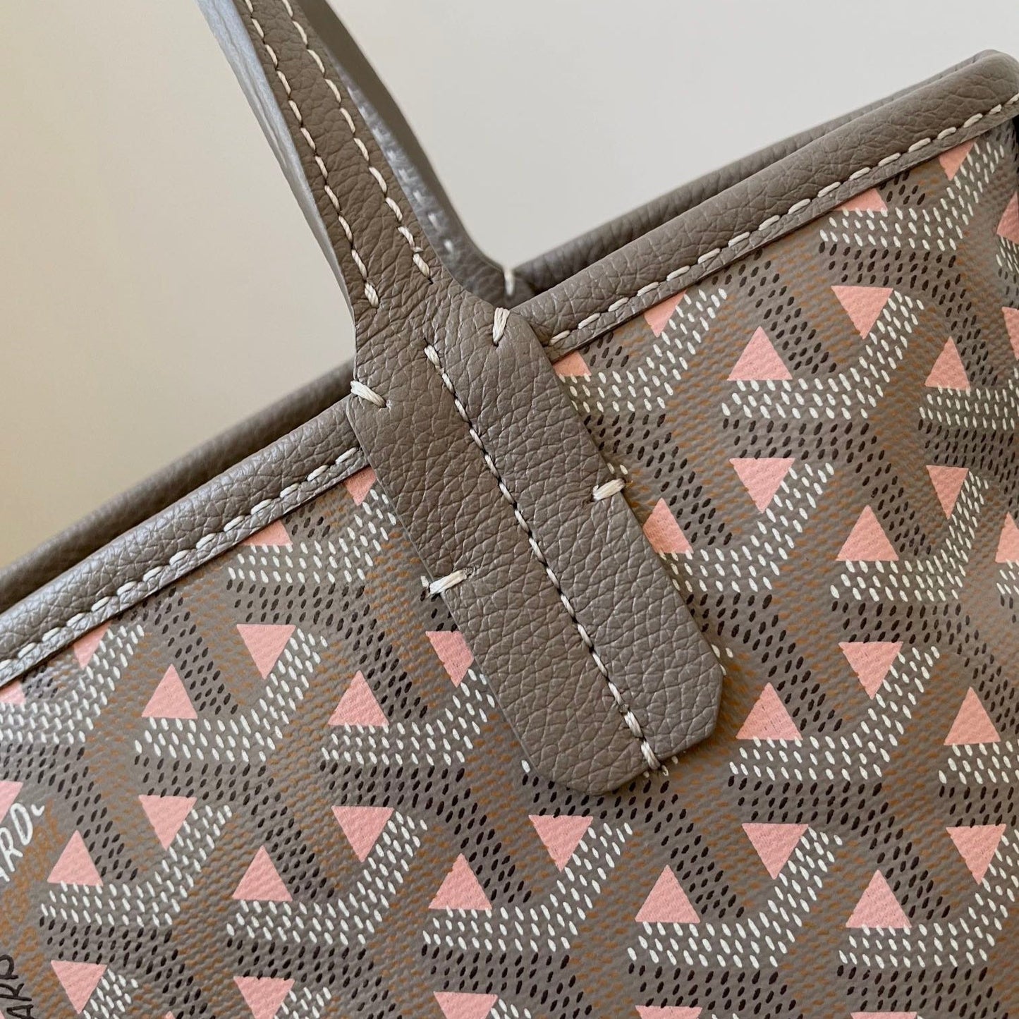 MINI SAC ANJOU 20 EN TOILE GOYARDINE ROSE ET CUIR DE VEAU GRIS MIXTE