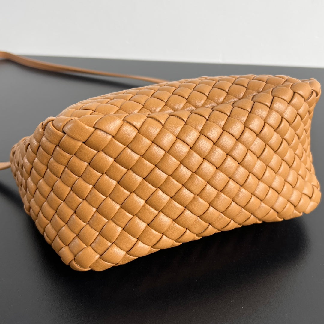 Petit sac à main BV Cobble avec poignée supérieure 23 cm en cuir d'agneau doré