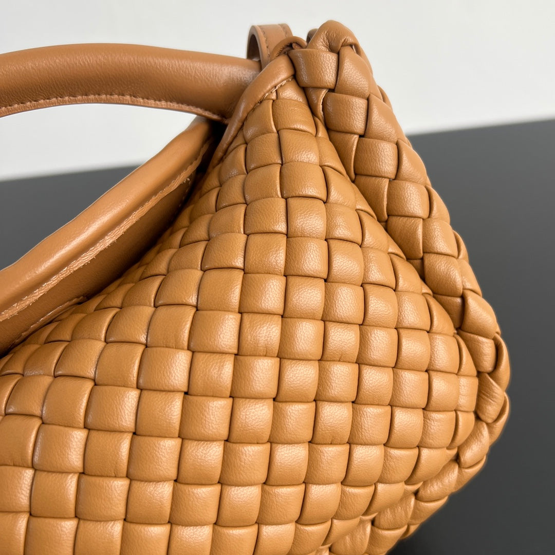 Petit sac à main BV Cobble avec poignée supérieure 23 cm en cuir d'agneau doré