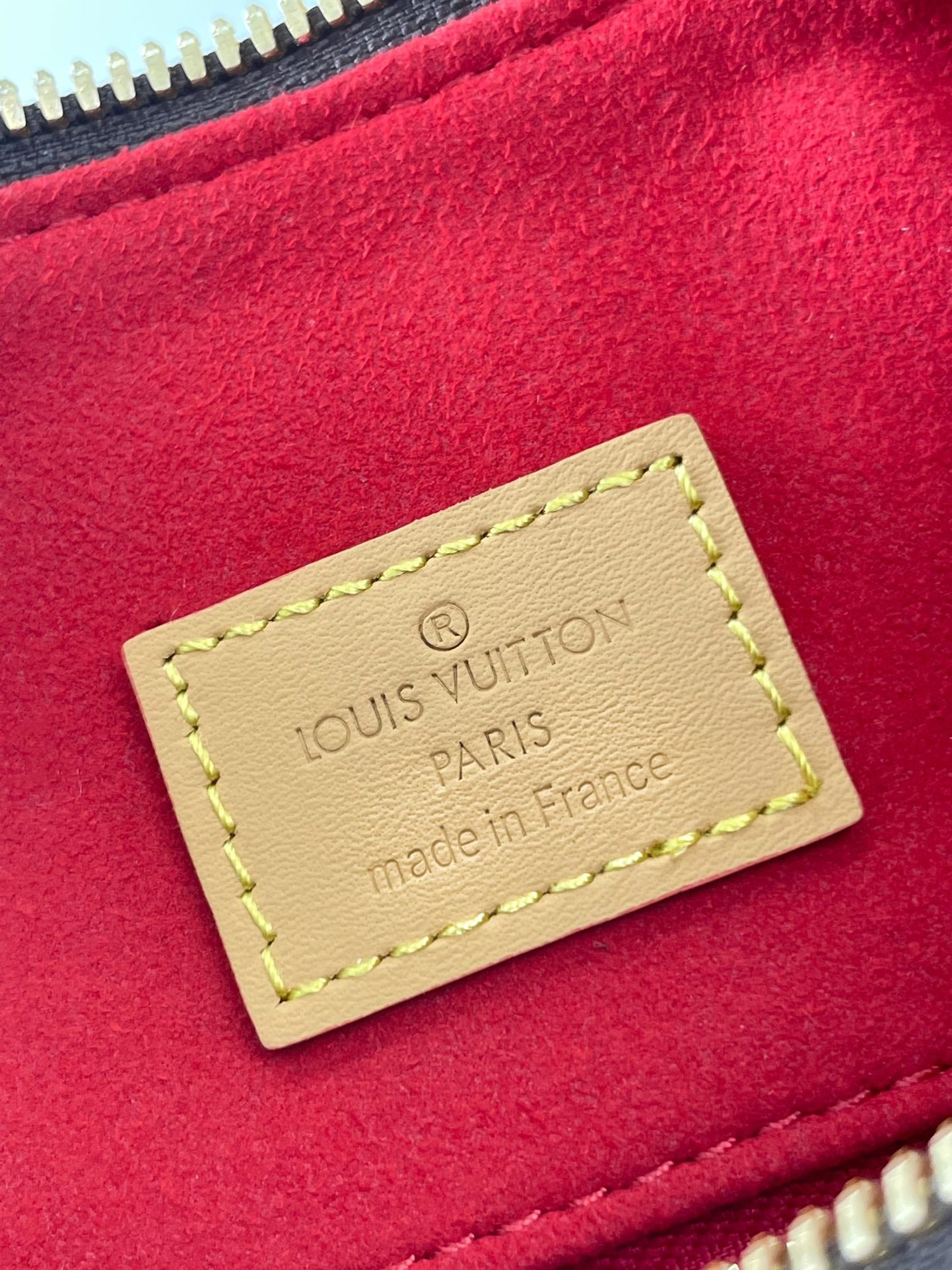 SLOUCHY MM 40 EN LONA CON MONOGRAMA MARRÓN