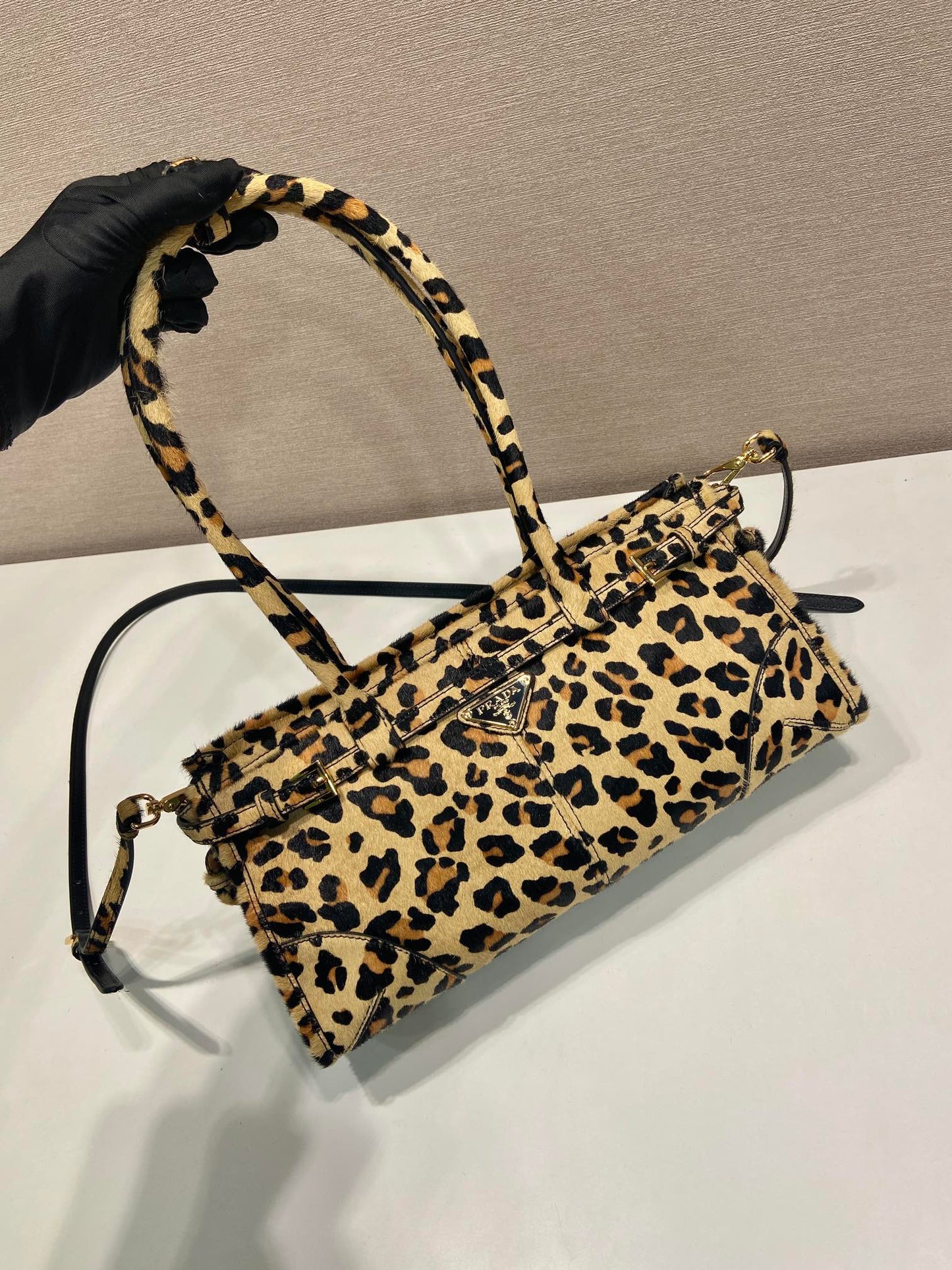 BOLSO DE ASA SUPERIOR 32 EN PIEL ESTAMPADO LEOPARDO
