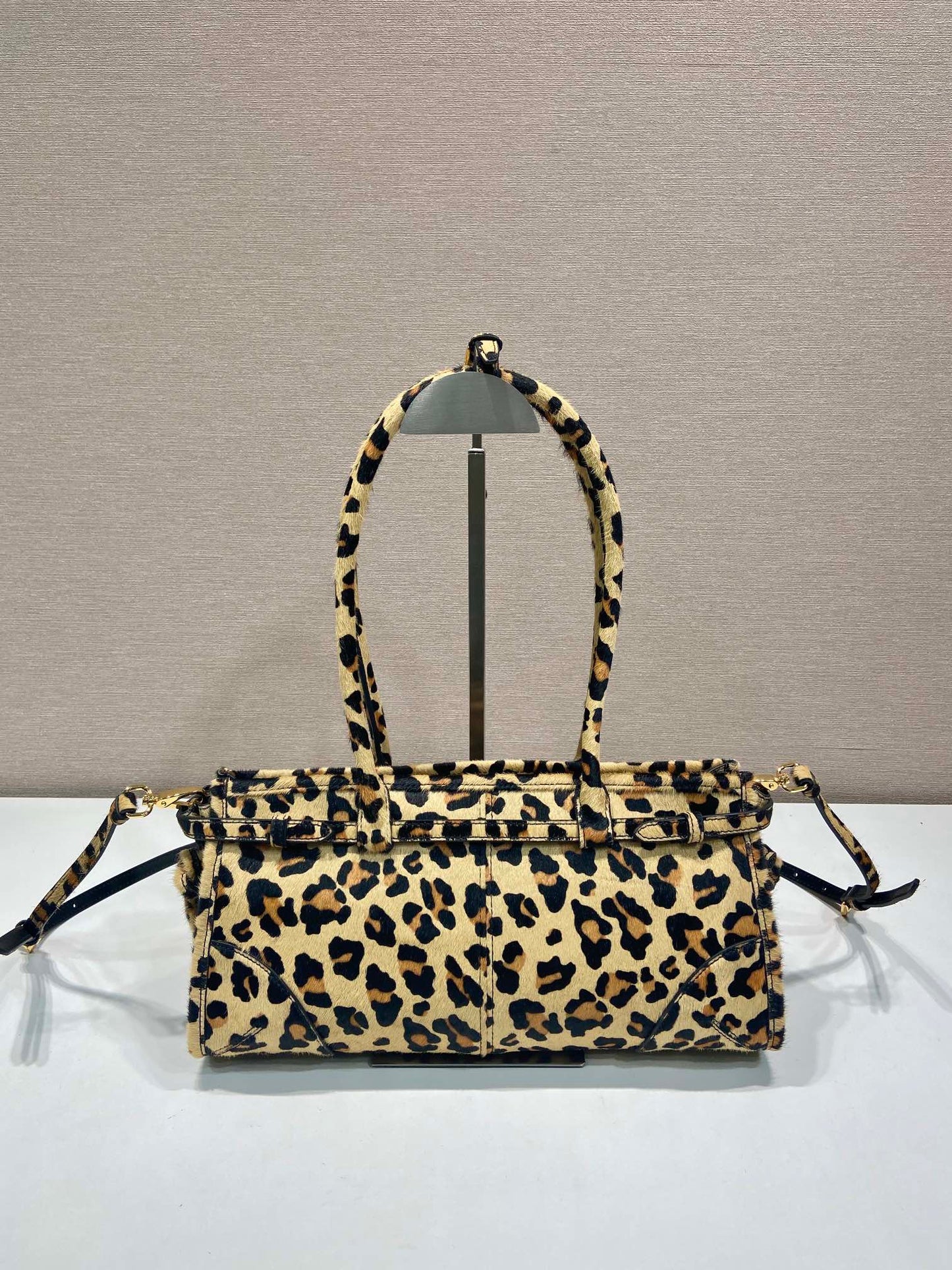 BOLSO DE ASA SUPERIOR 32 EN PIEL ESTAMPADO LEOPARDO