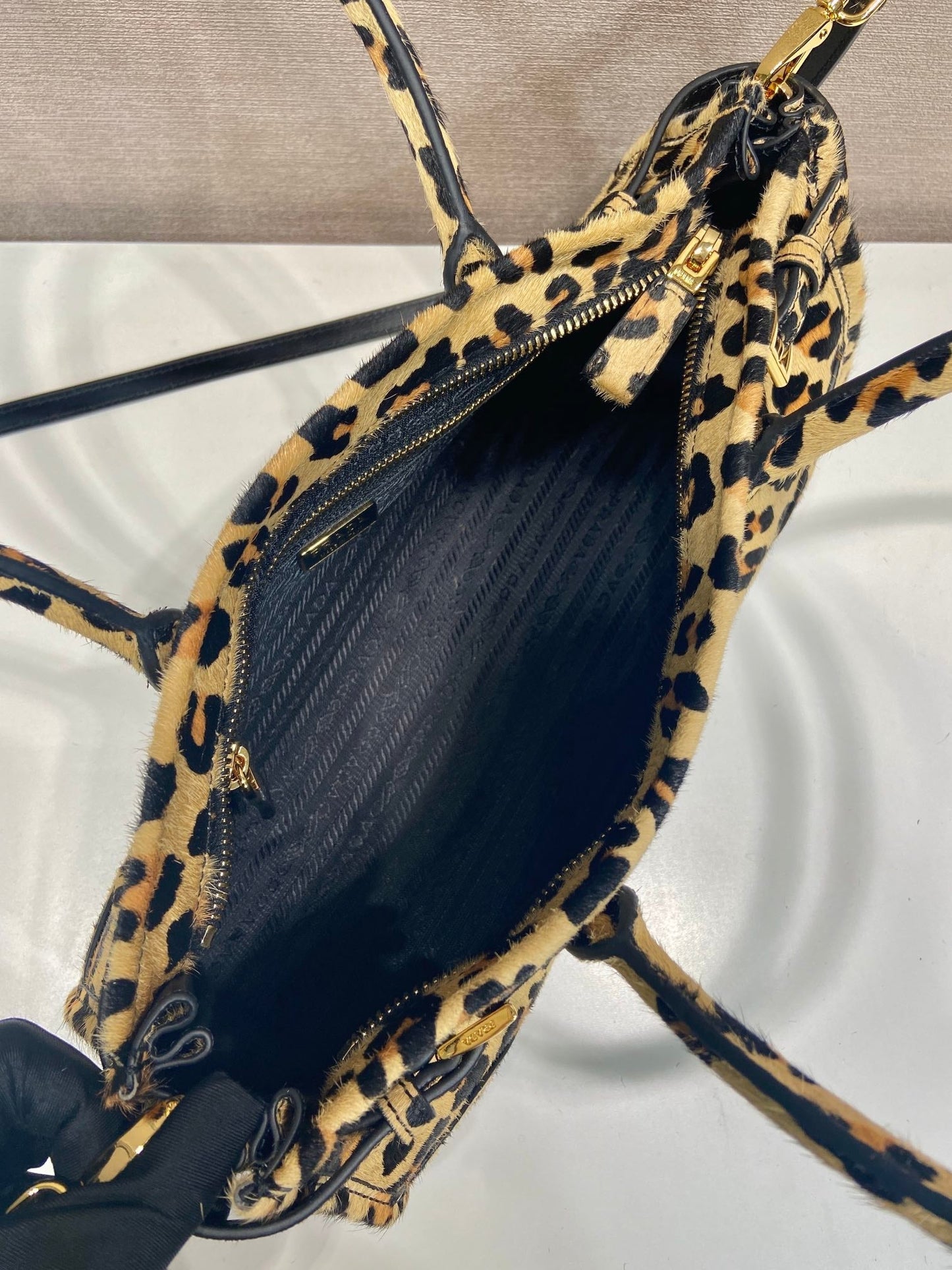 BOLSO DE ASA SUPERIOR 32 EN PIEL ESTAMPADO LEOPARDO