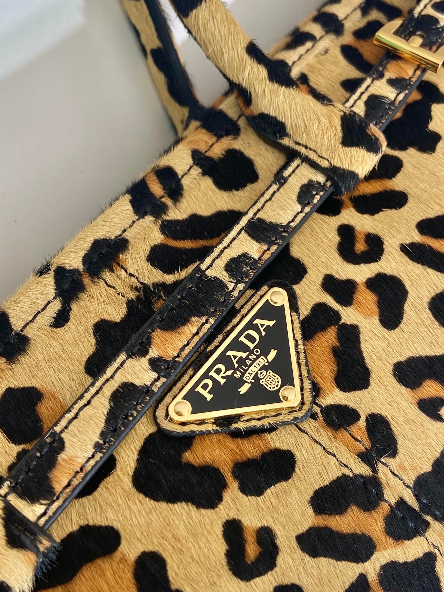 BOLSO DE ASA SUPERIOR 32 EN PIEL ESTAMPADO LEOPARDO