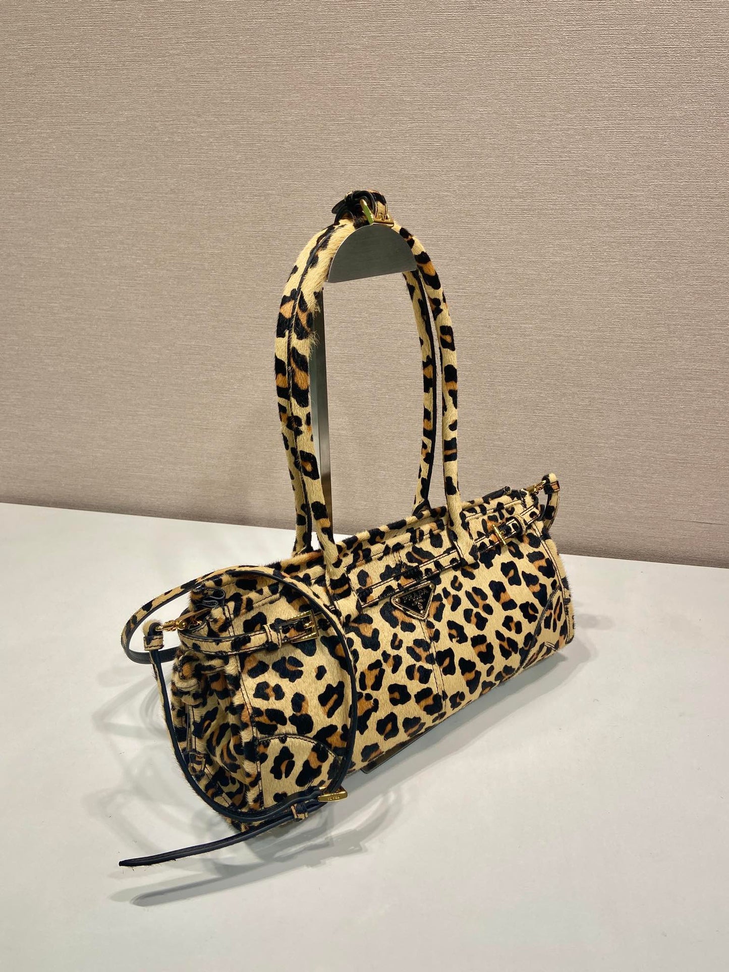 BOLSO DE ASA SUPERIOR 32 EN PIEL ESTAMPADO LEOPARDO