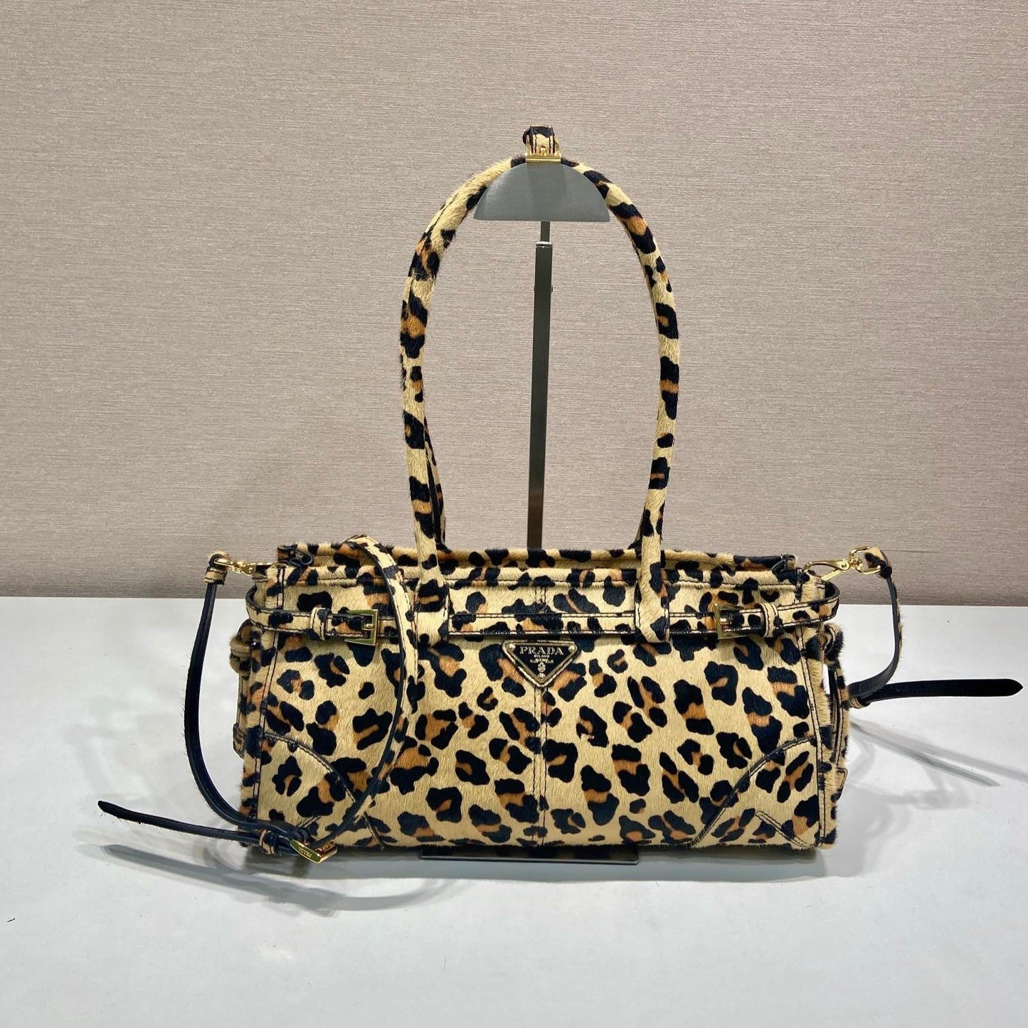BOLSO DE ASA SUPERIOR 32 EN PIEL ESTAMPADO LEOPARDO
